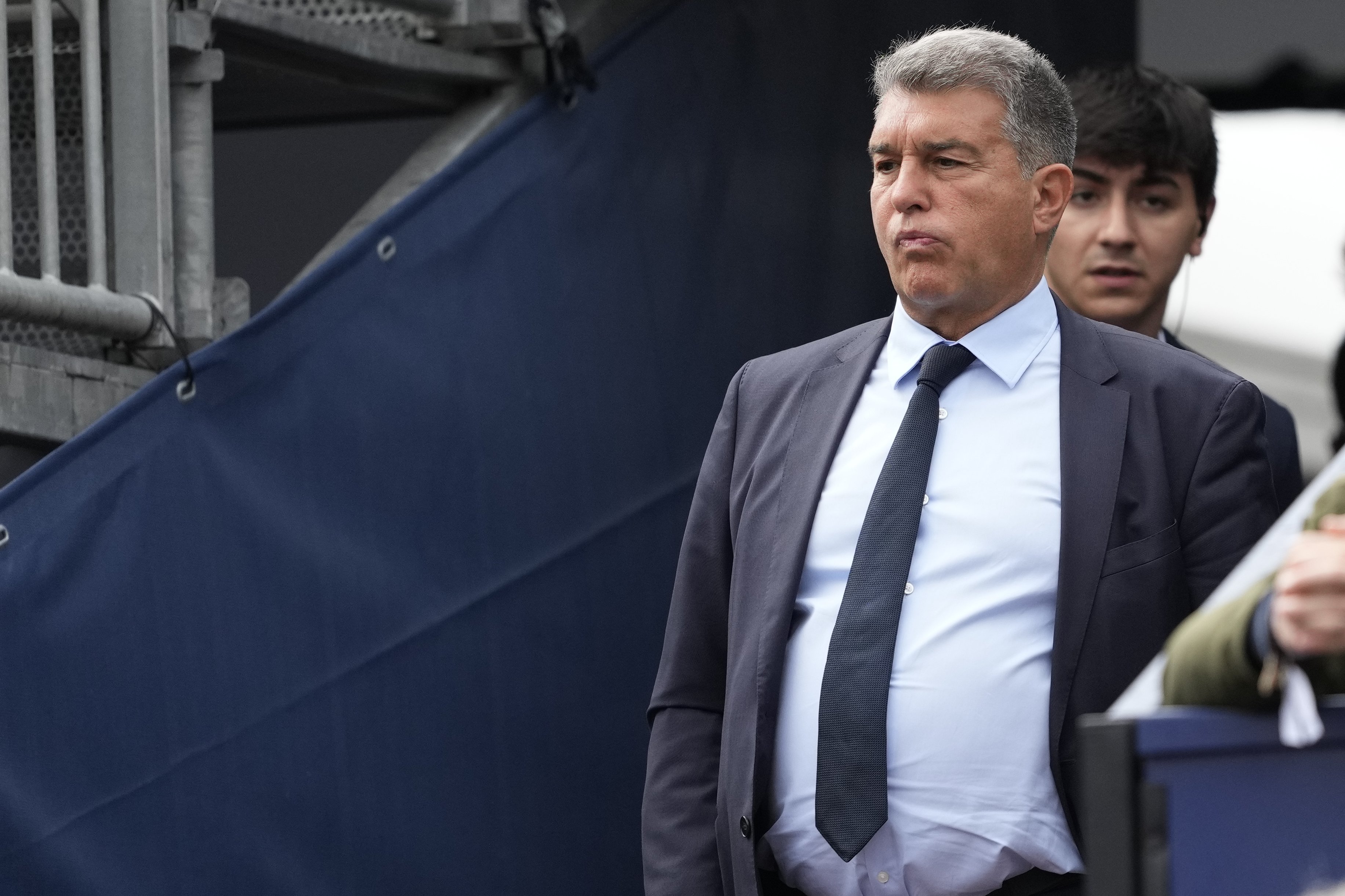 Joan Laporta no sap quan ni com explicar que se'n va al PSG perquè té un acord tancat amb Al-Khelaïfi