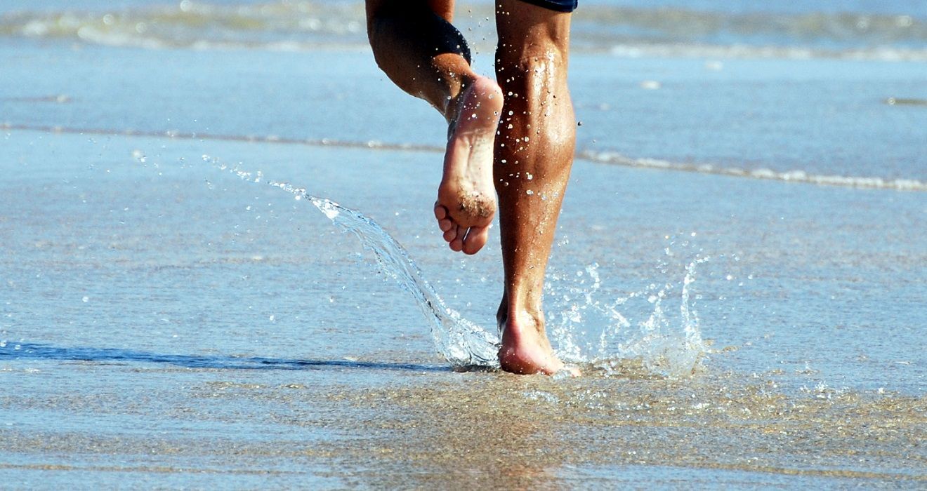 Si te gusta correr en la playa, debes tener en cuenta algunas recomendaciones