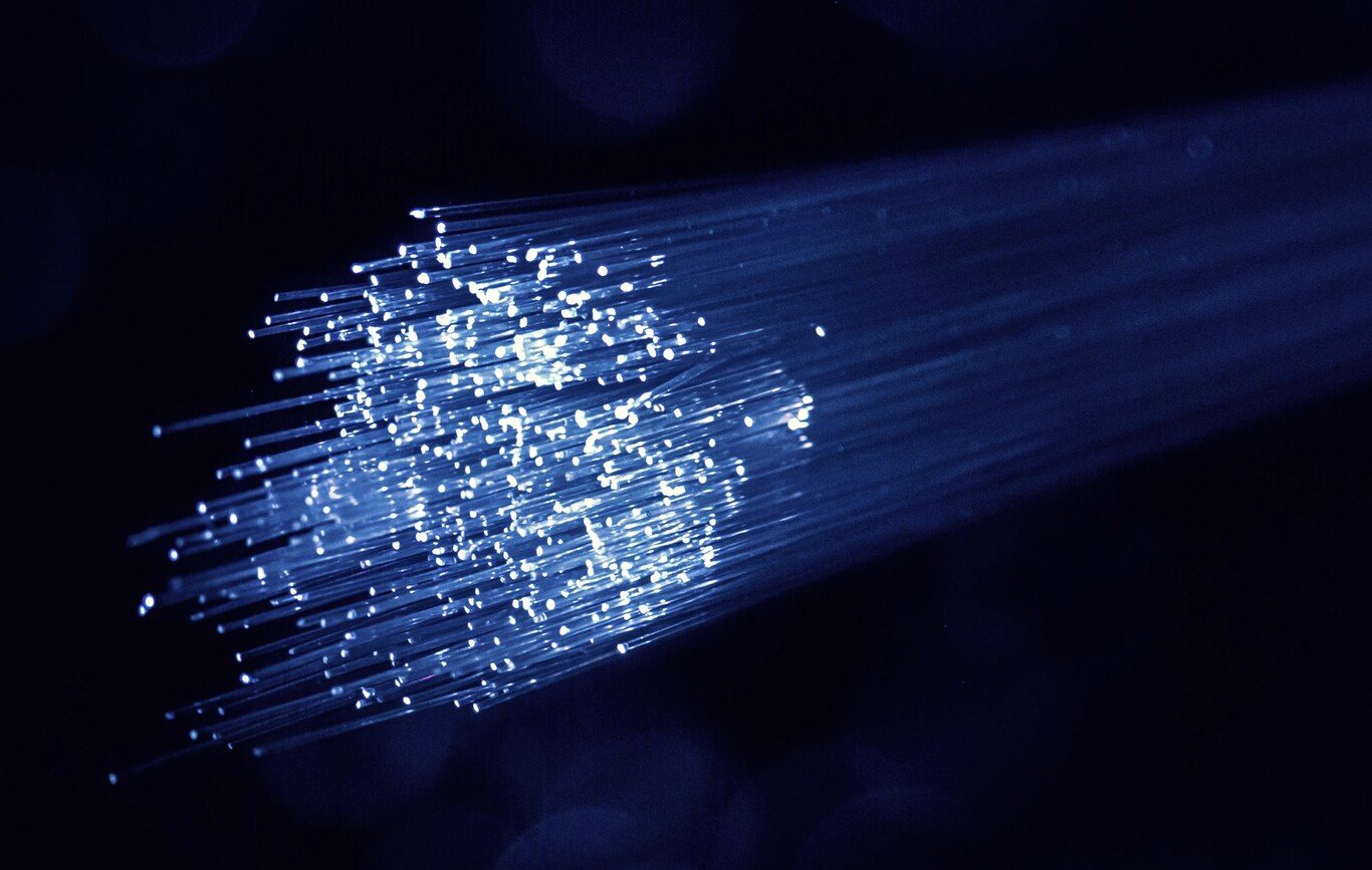 Las 9 tarifas de fibra óptica más baratas que hay en España (y tres de ellas sin tener teléfono fijo)