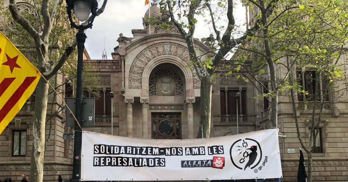 Absuelven a dos jóvenes independentistas, a los que la fiscalía pedía cinco años de prisión