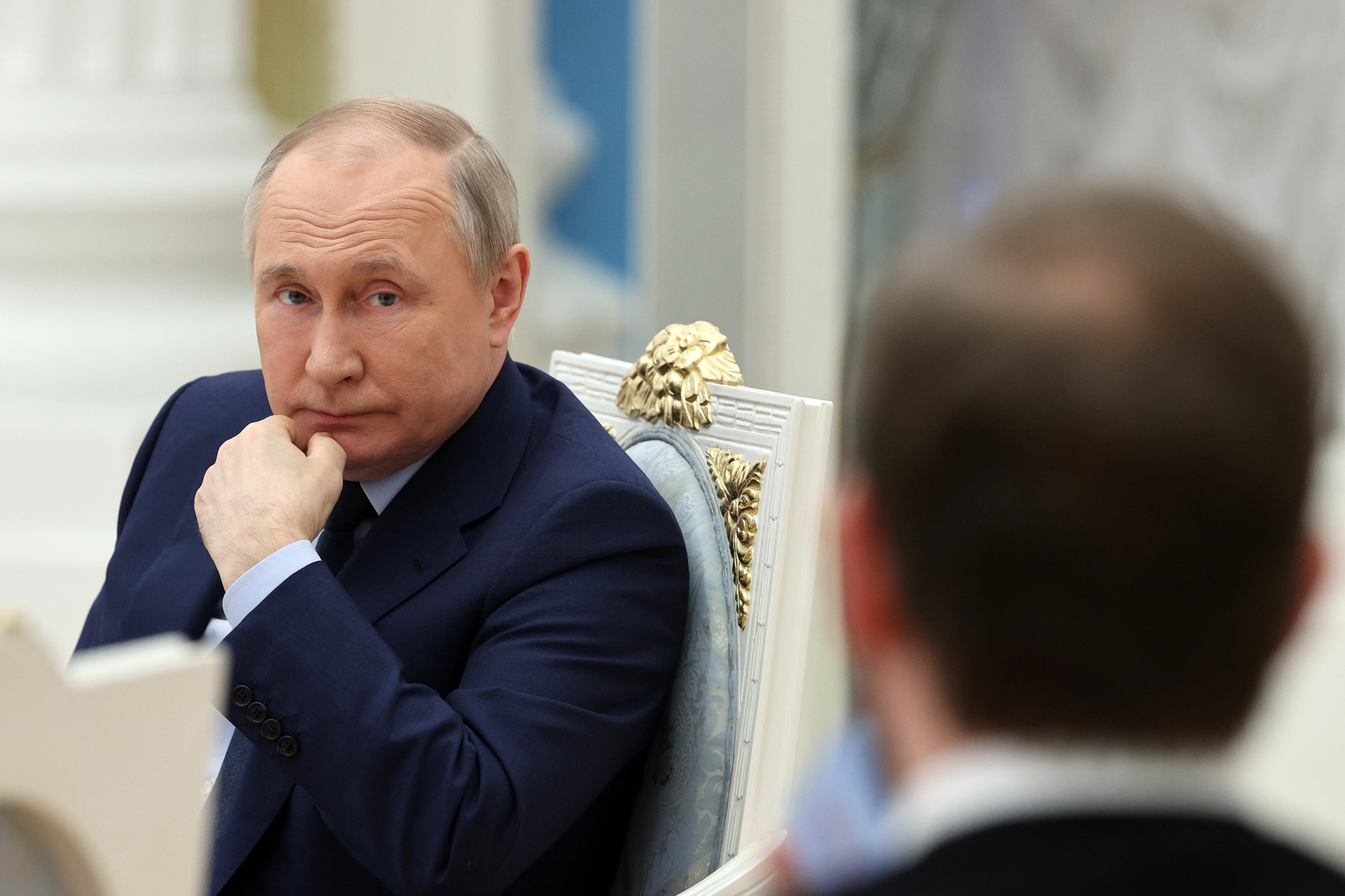 El apoyo de los oligarcas a Putin empieza a derrumbarse por los costes económicos