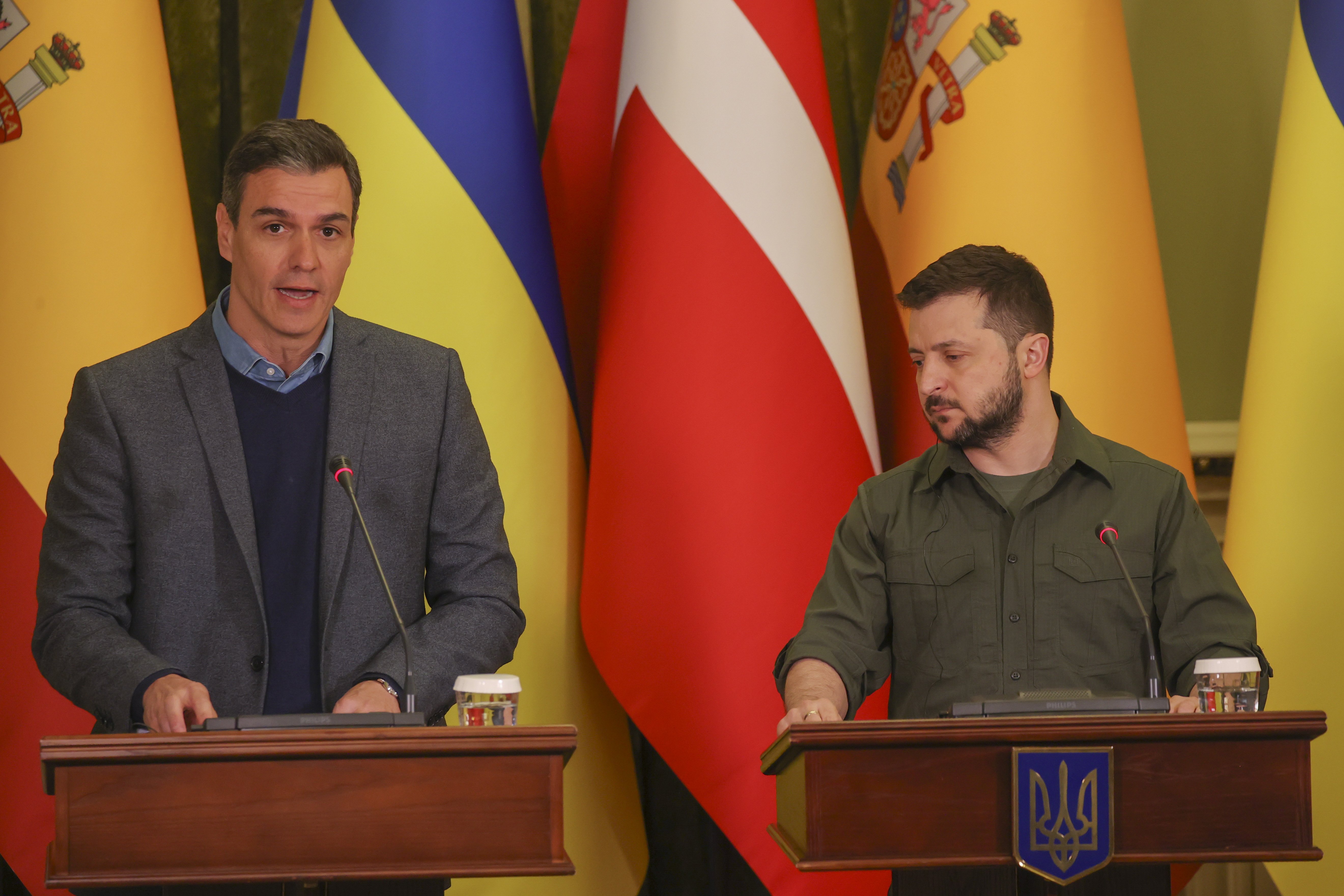 Trucada de Sánchez a Zelenski: promet més armament i entrenar soldats ucraïnesos