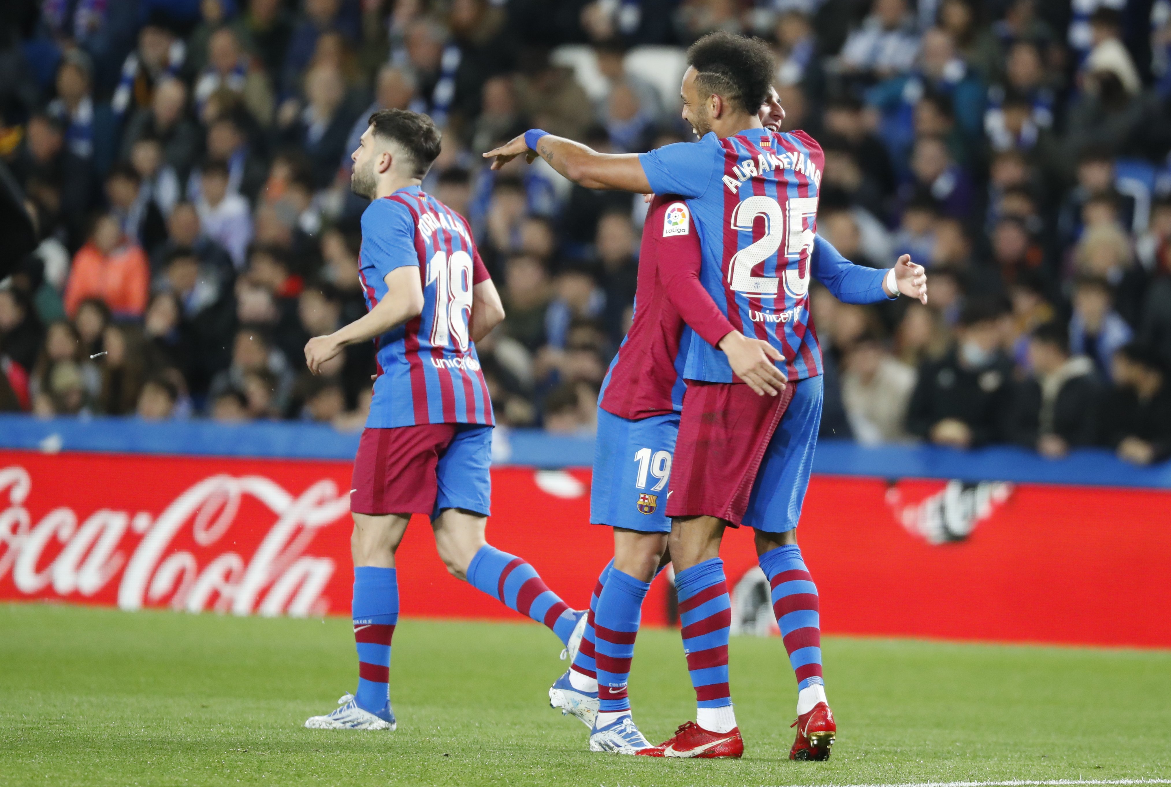 El Barça resisteix contra la Reial Societat i s'aferra a la Lliga (0-1)