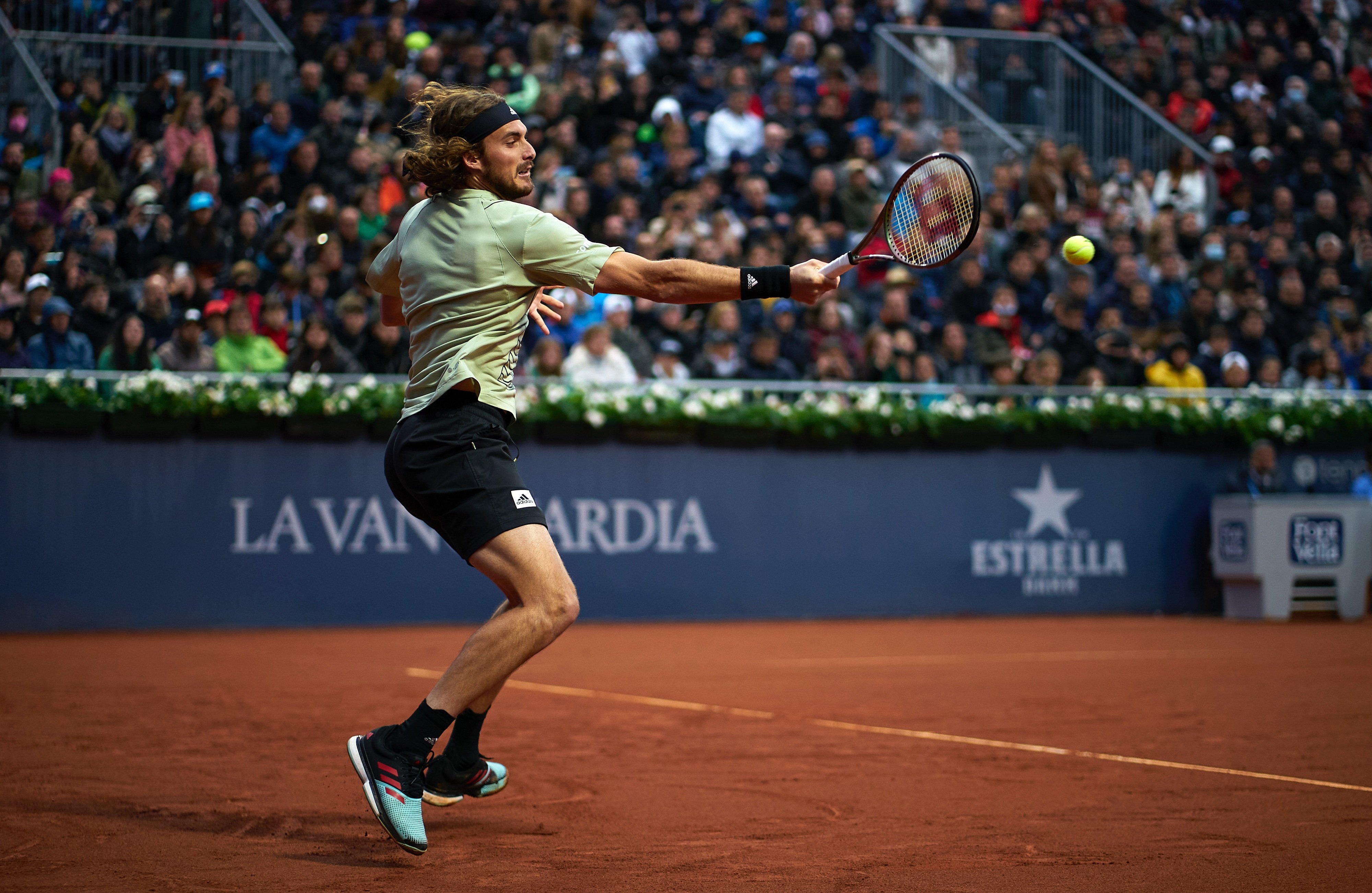 Tsitsipas gana con permiso de la lluvia y Marc López se resiste a dejar el Barcelona Open Banc Sabadell 2022