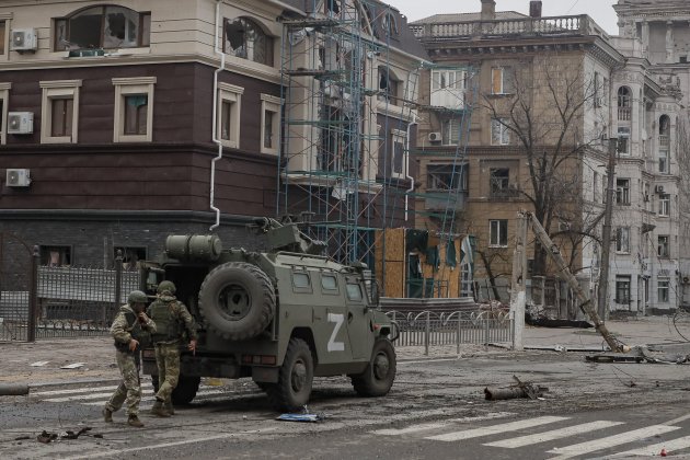 militars russos preparant-se per fer guàrdia en el centre de Mariupol, Ucraïna Sergei Ilnitsky Efe