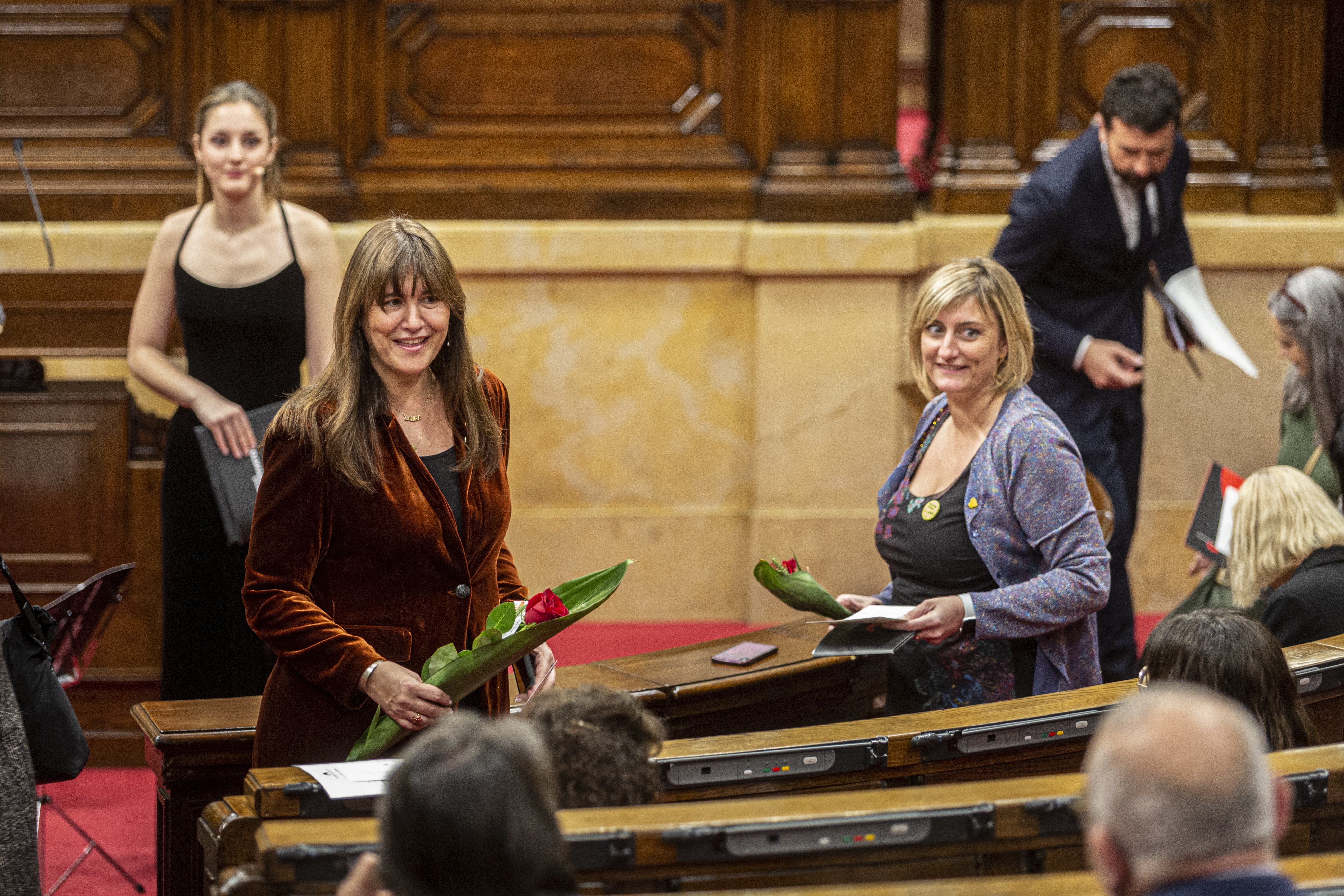 El Parlament celebra Sant Jordi con una lectura de textos que reivindica a la mujer