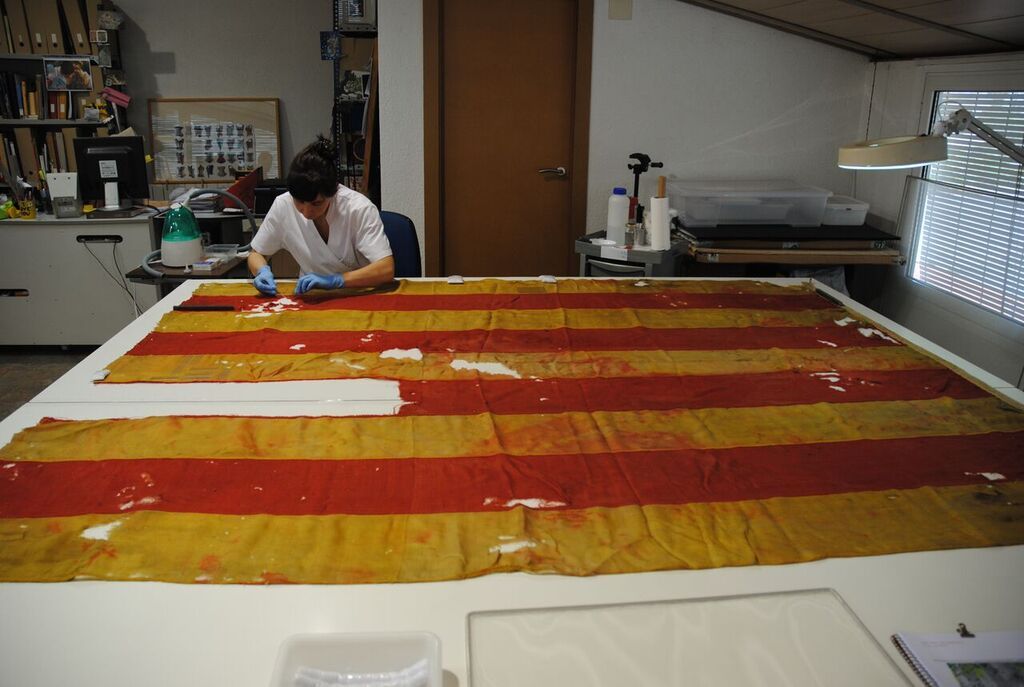 Una bandera catalana llega a Sant Feliu tras un largo exilio