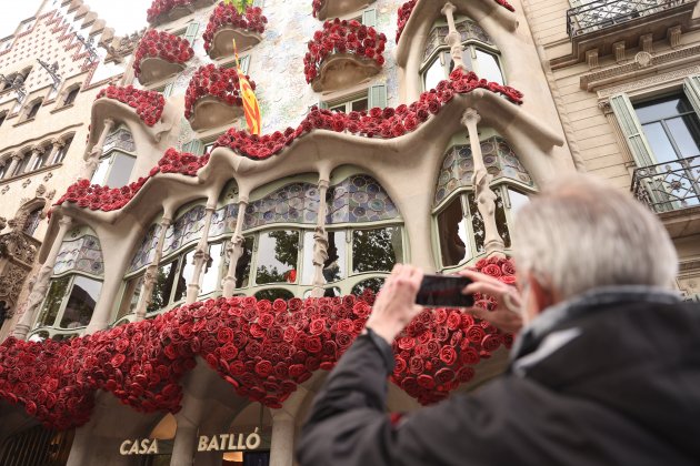Casa Batlló, ambiente, rosas, festividad de Sant Jordi 2022 - Foto: Sergi Alcàzar