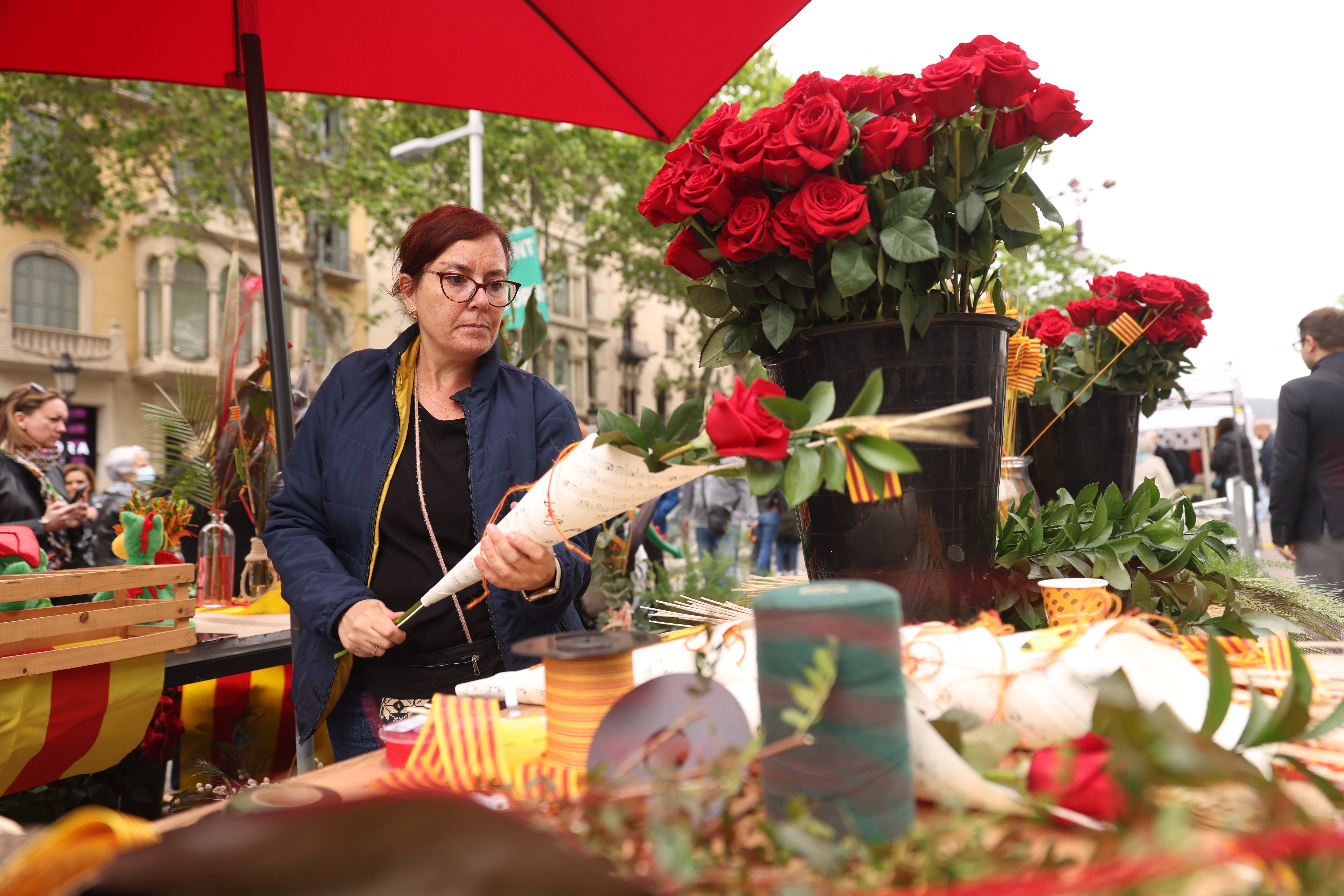 ambiente rosas diada de Sant Jordi 2022 - Foto: Sergi Alcàzar ambiente rosas diada de Sant Jordi 2022 - Foto: Sergi Alcàzar