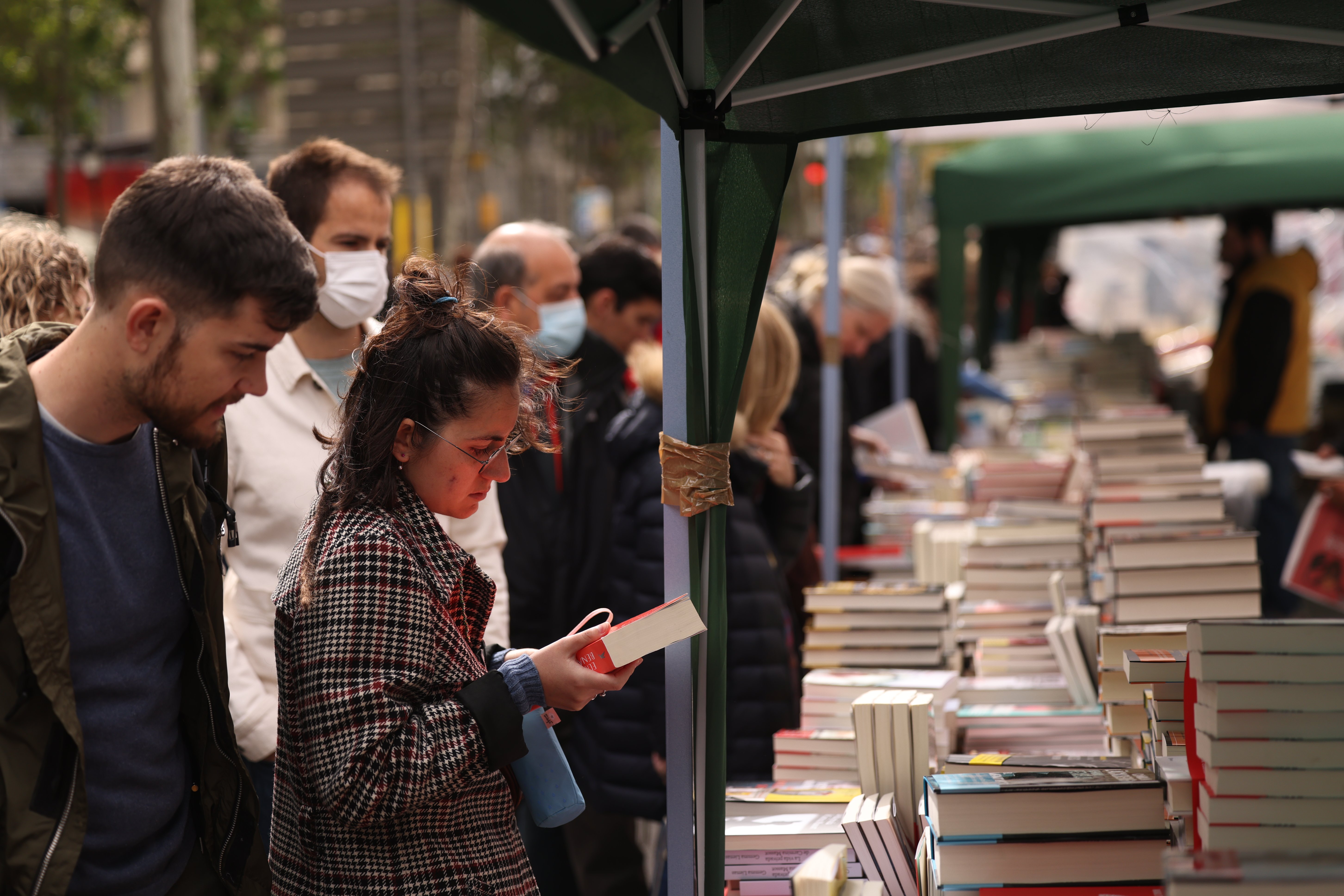 Sant Jordi de copago por primera vez: los libreros tendrán que pagar por tener paradas en la calle