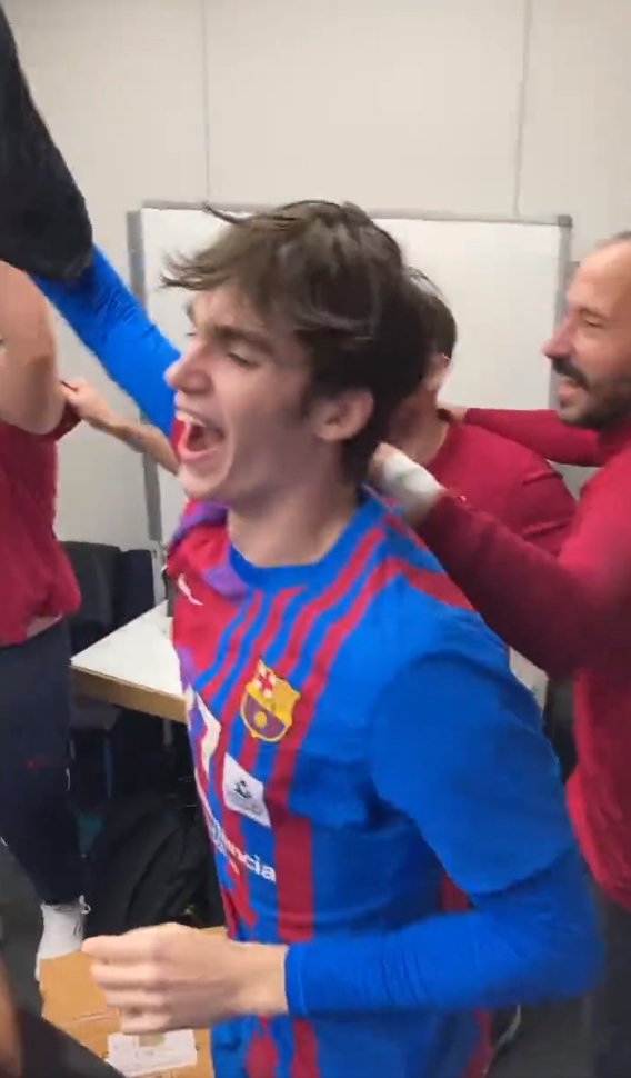 Pablo Urdanagrin celebra Liga ASOBAL Barça vesturario Twitter