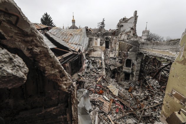 Teatro de Mariupol destruido por el ejercito ruso, invasión rusia Ucrania - Foto: Sergei Ilnitsky / Efe Teatro de Mariupol destruido por el ejercito ruso, invasión rusia Ucrania - Foto: Sergei Ilnitsky / Efe