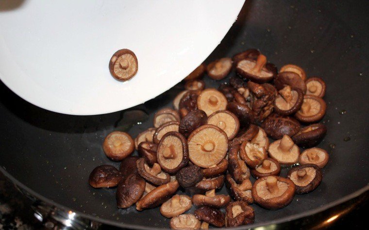 wok gamba shiitake fideus udon pas36