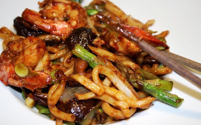 wok gamba shiitake fideus udon pas67