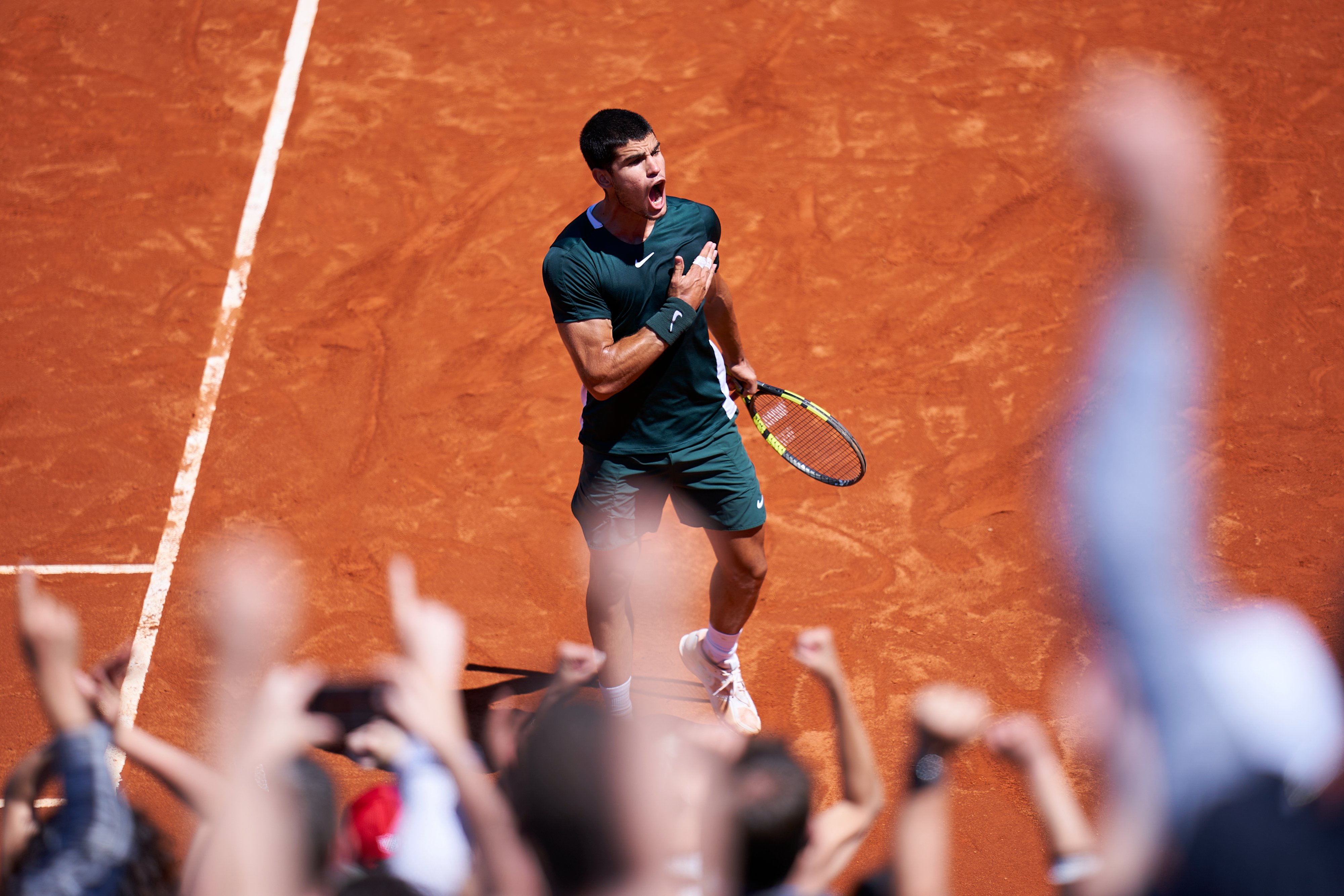 Carlos Alcaraz s'imposa amb èpica a De Miñaur i jugarà la final al Barcelona Open Banc Sabadell