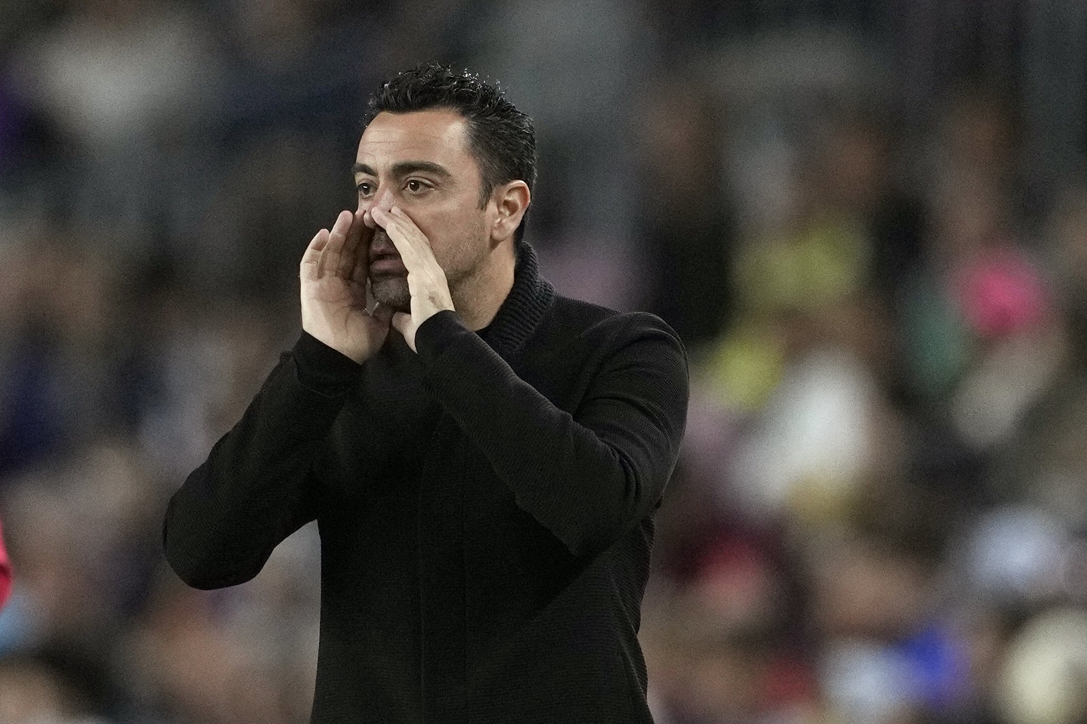 Xavi Hernández se queda solo defendiendo el fichaje y no irá al Barça