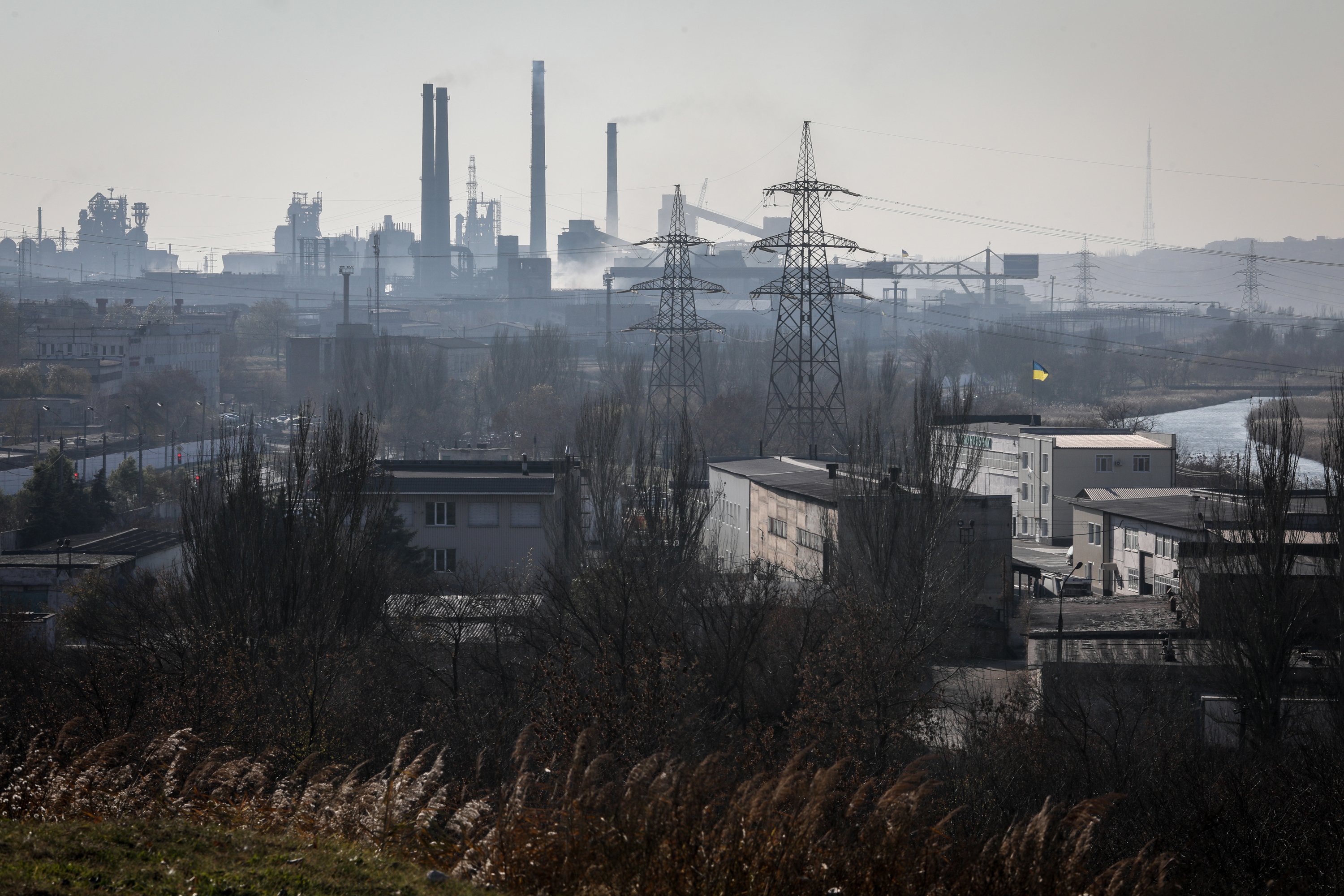 Rússia anuncia un alto el foc per evacuar civils de la fàbrica d'acer Azovstal