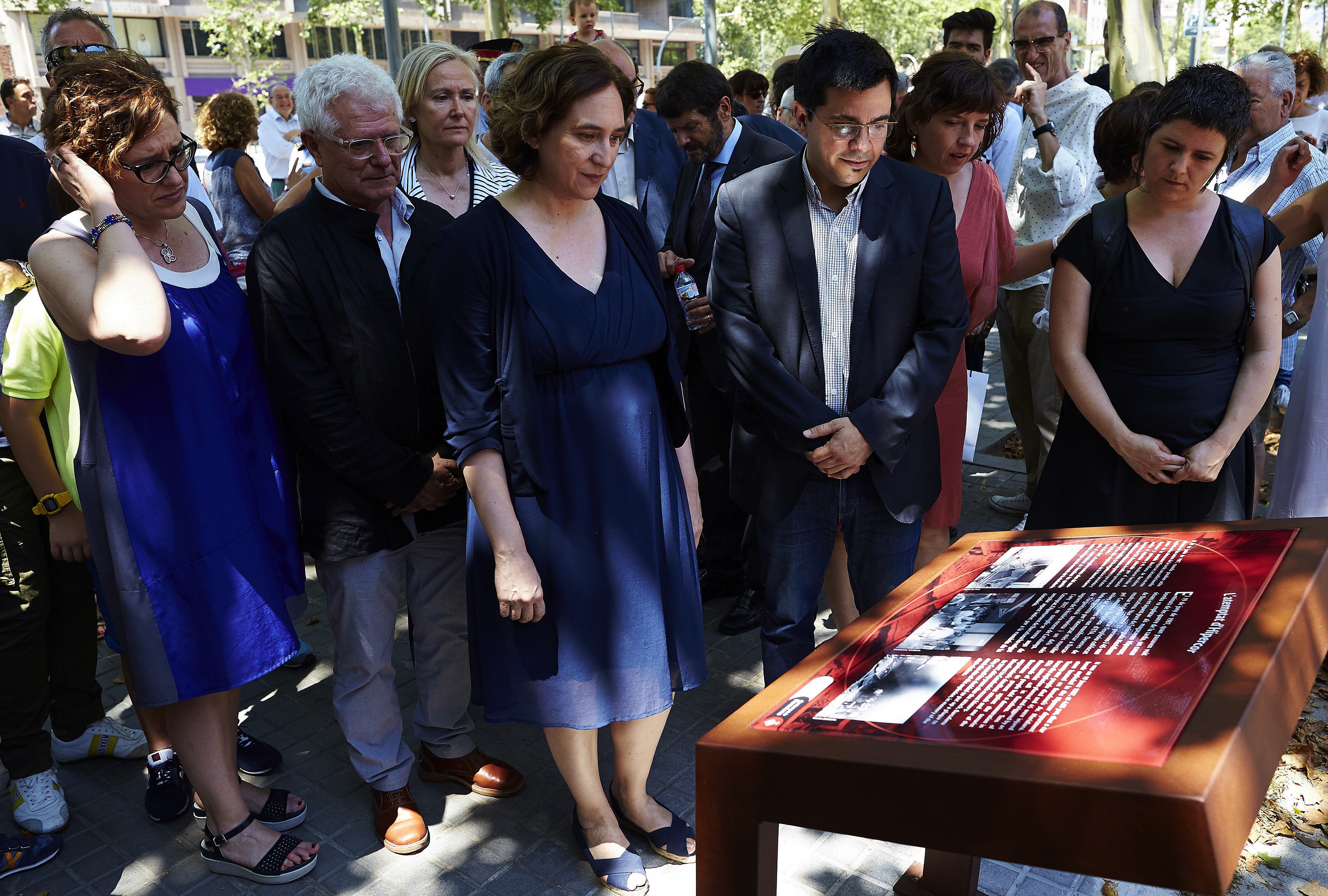 Barcelona ret homenatge a les víctimes de l'atemptat d'Hipercor