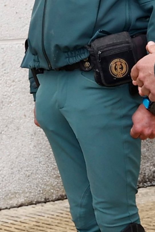 Guardia Civil Galicia bulto pantalones @Casareal