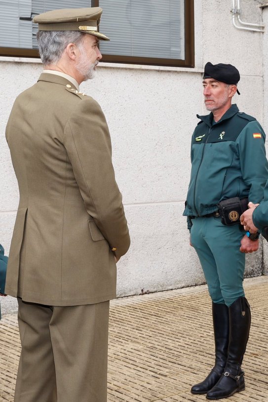 Felipe visita Guardia Civil Galicia bulto pantalones @Casareal