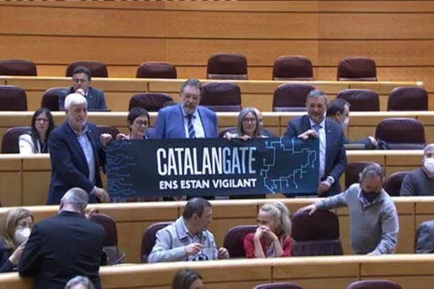 Pancarta de Junts en el Senado contra el CatalanGate y el espionaje con Pegasus   Junts