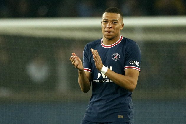 Mbappe aplaudiendo PSG EFE