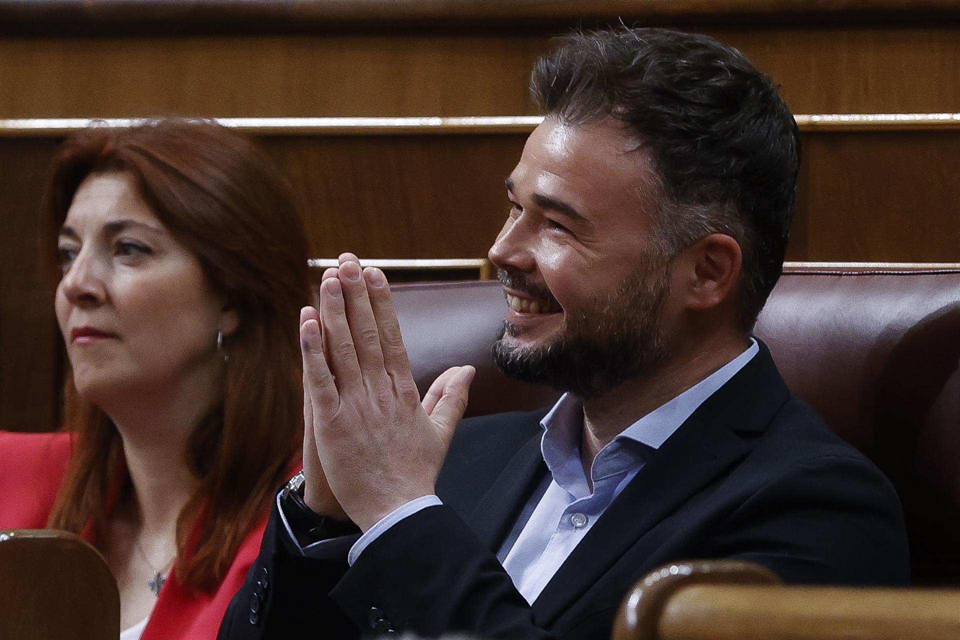 Rufián defensa ara l'exili: "Teniu Marta Rovira segrestada a Ginebra"