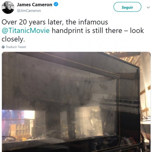 Tuit de James Cameron sobre la mano de Titanic