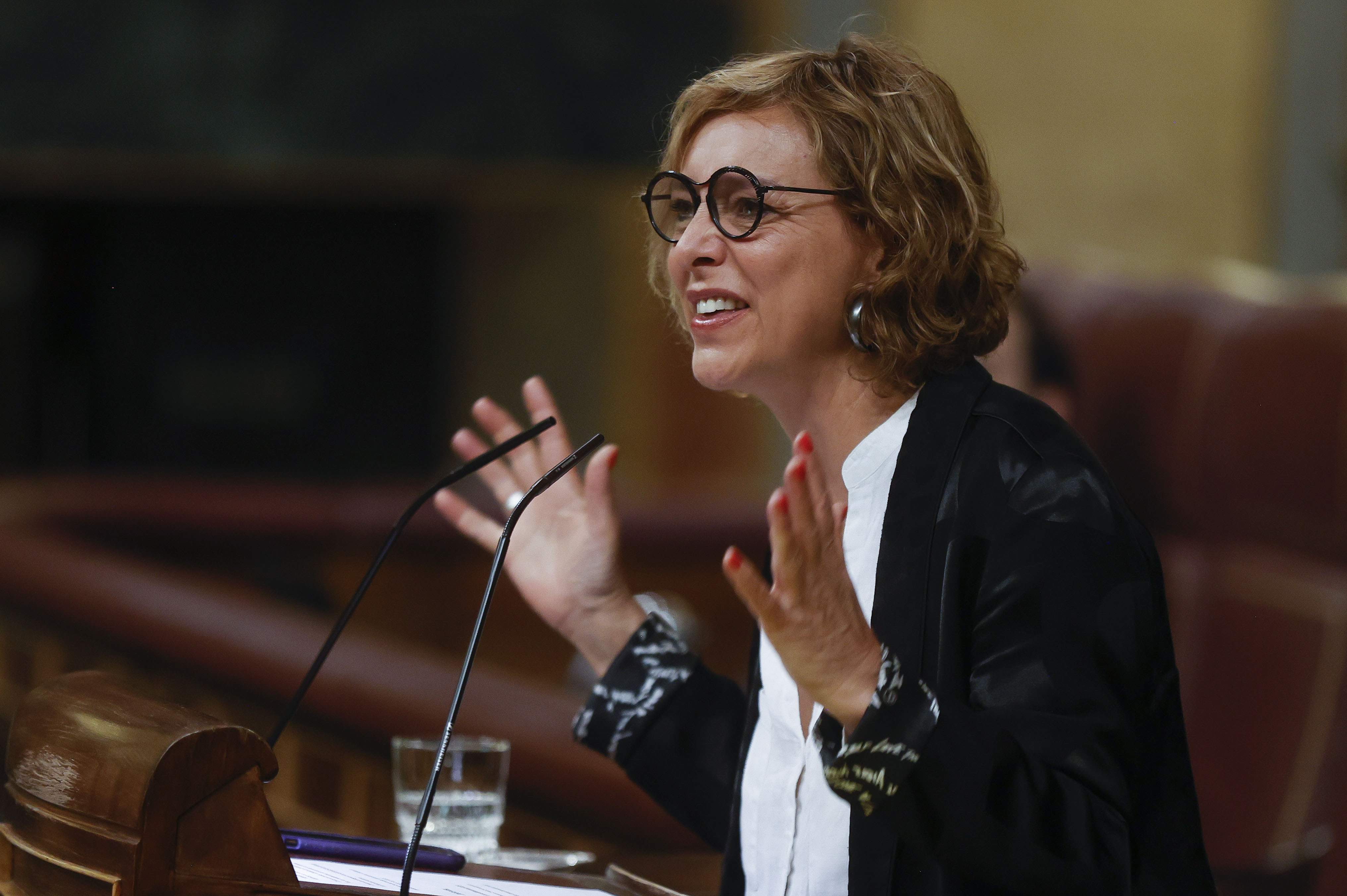 Montse Bassa visibilitza l’aranès en el debat de normalització lingüística del Congrés