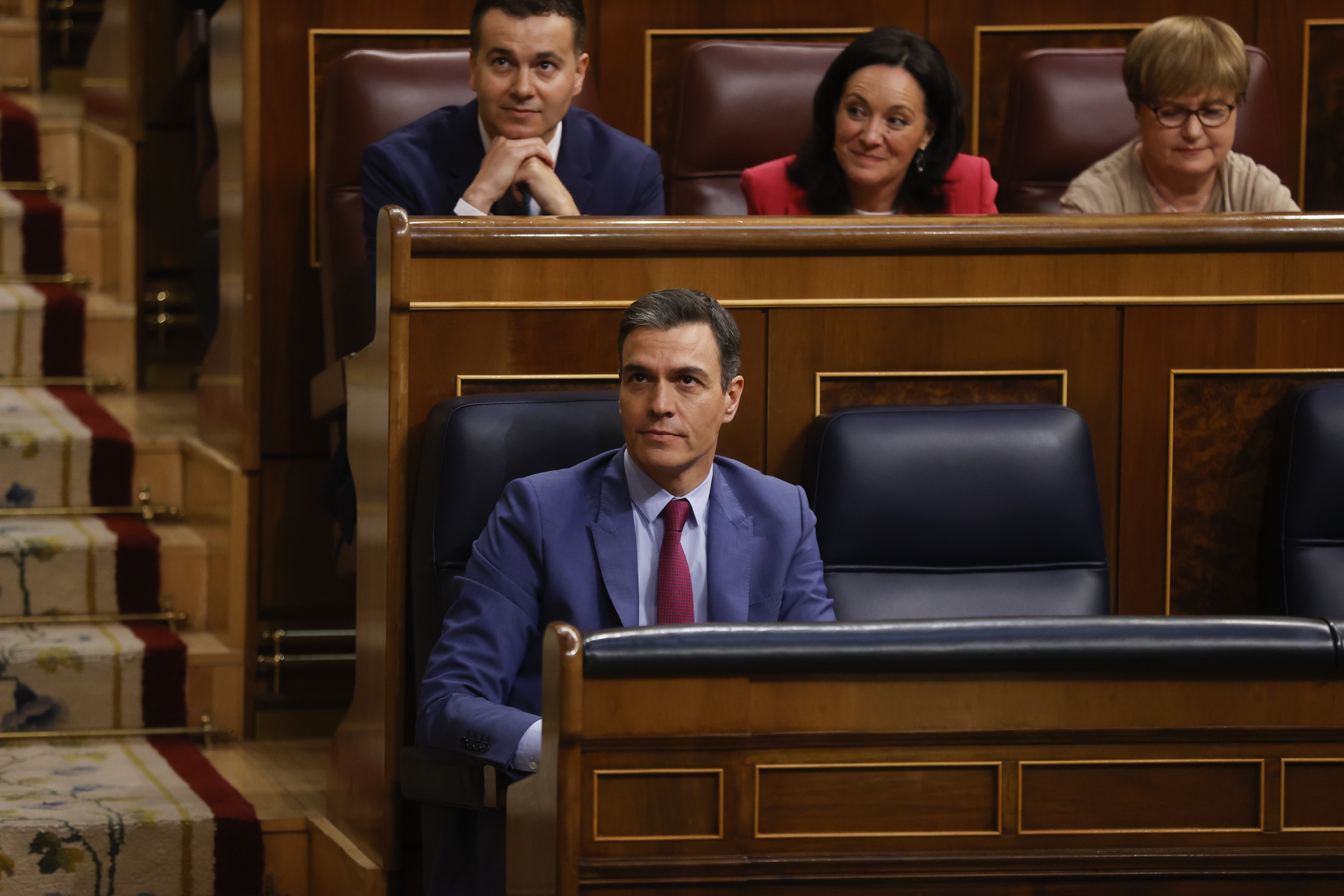 Sánchez riñe al independentismo por "hacer política malsana" y cierra filas con Robles