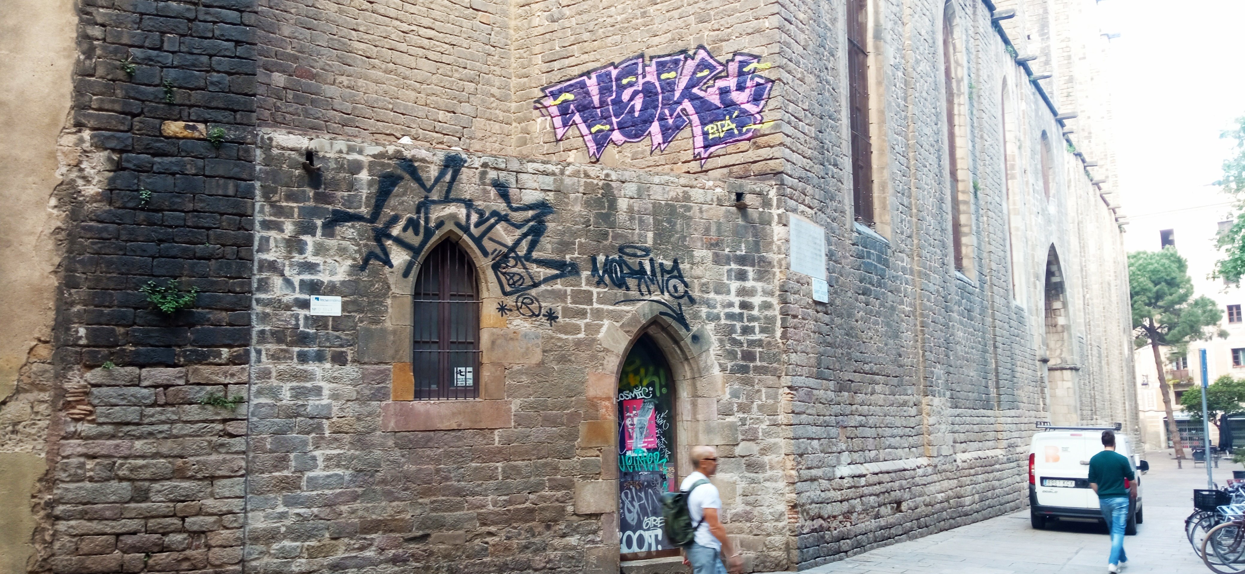 El vandalisme a l’església del Pi puja de nivell: han robat carreus