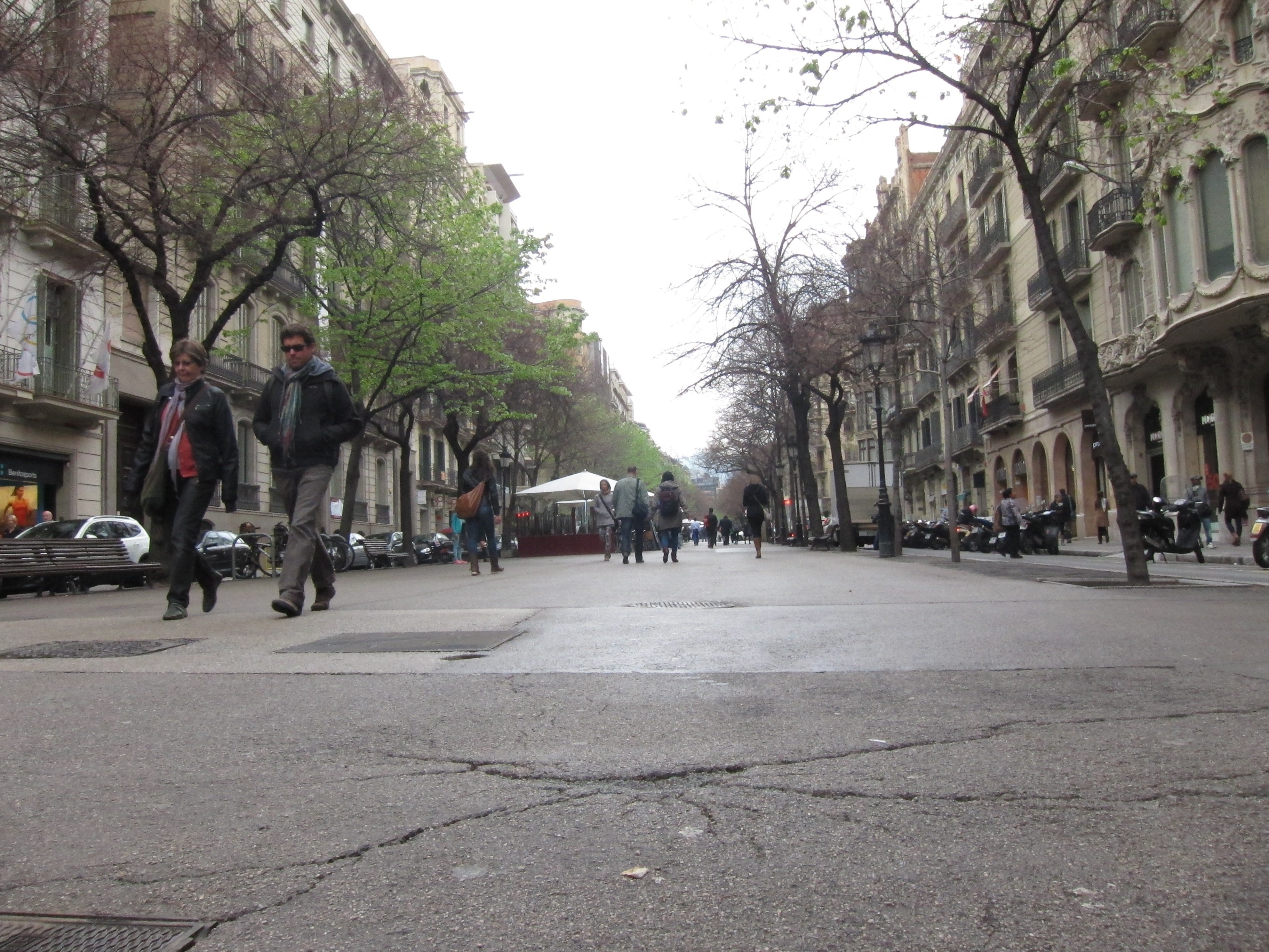 Barcelona y la lengua: así sobrevive el catalán en el centro de la ciudad