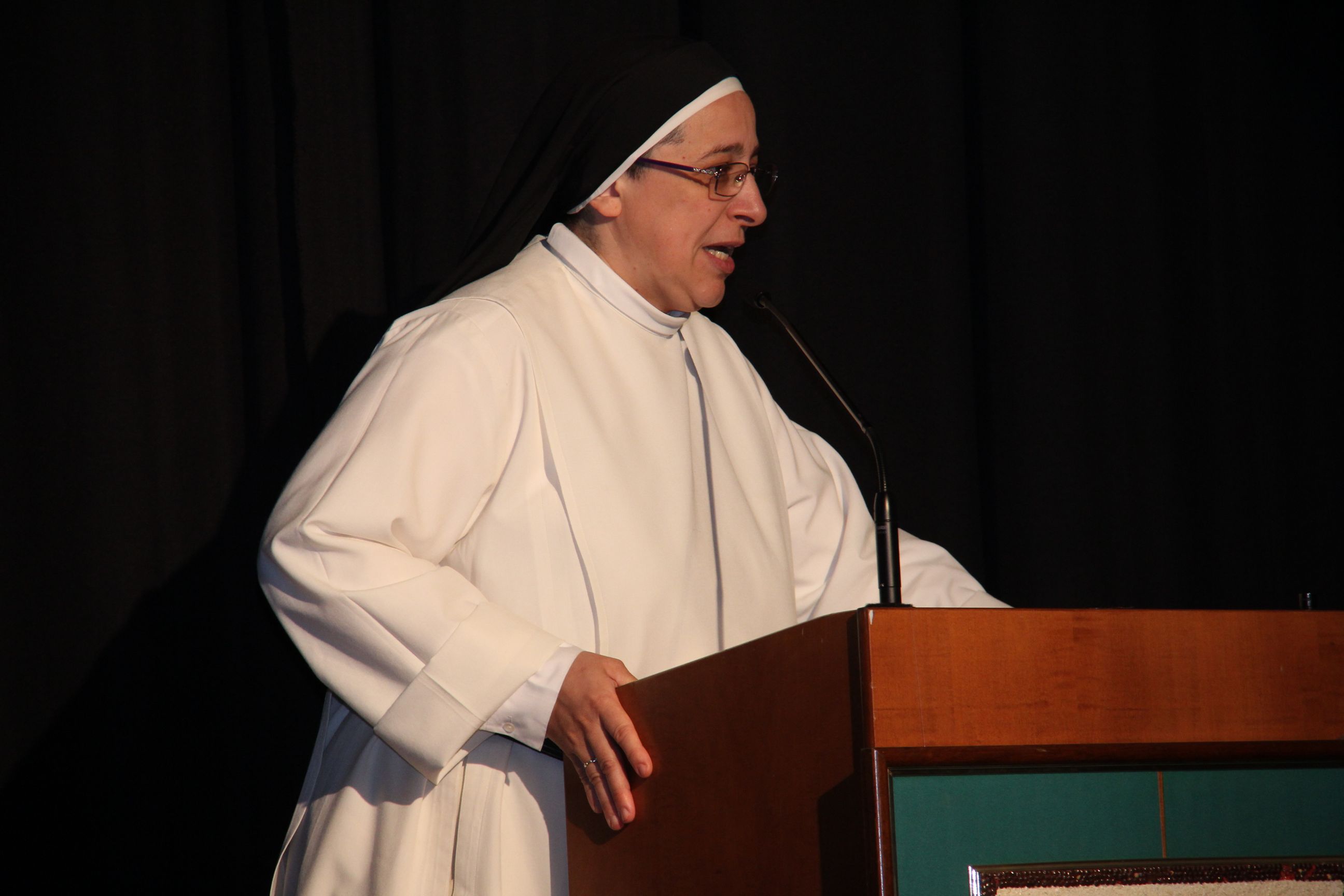 Sor Lucía Caram da un toque a Marhuenda