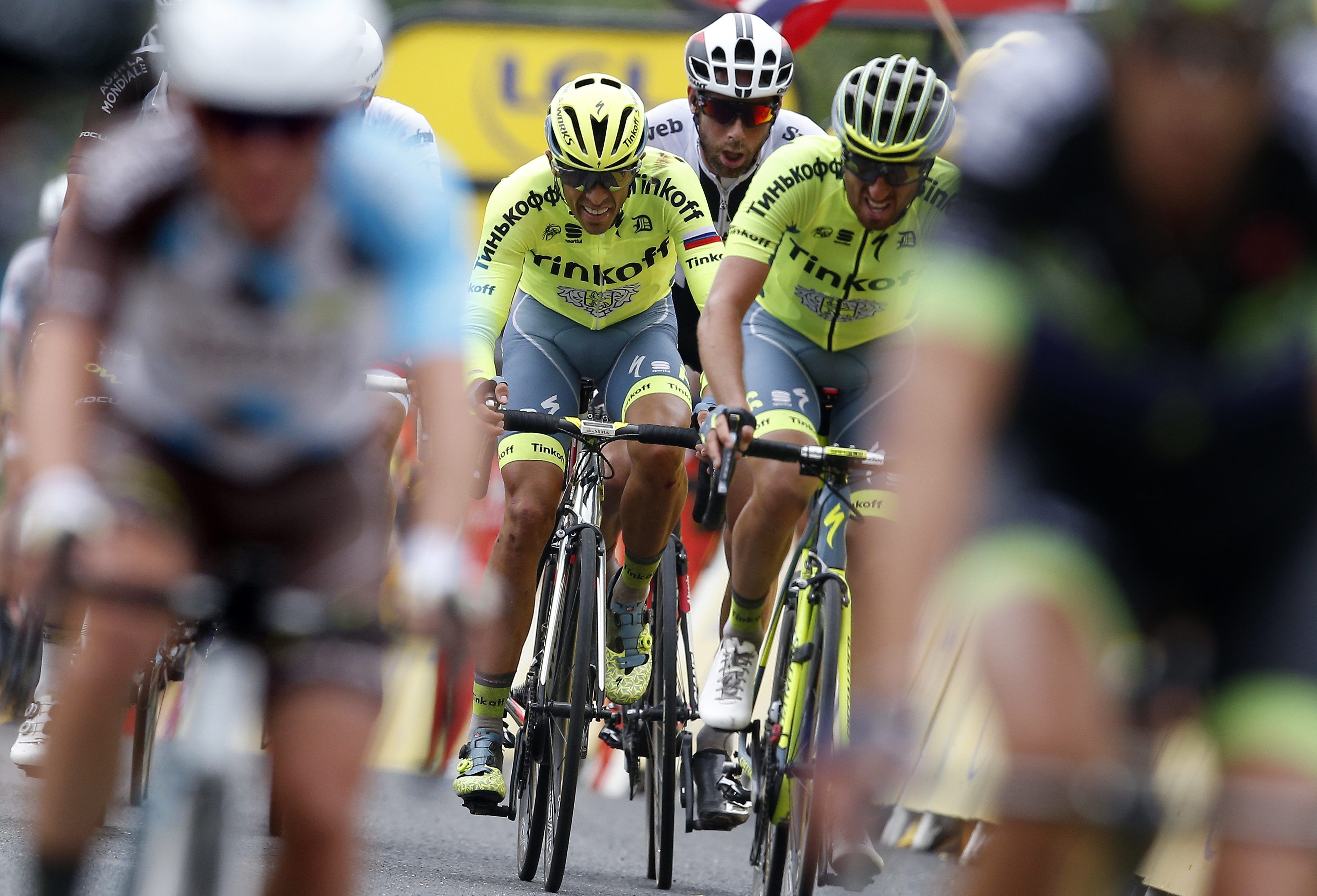 Sagan és líder i Contador torna a caure