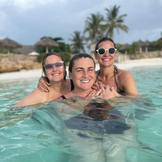 Carlota Corredera con unas amigas Carlota Corredera con unas amigas