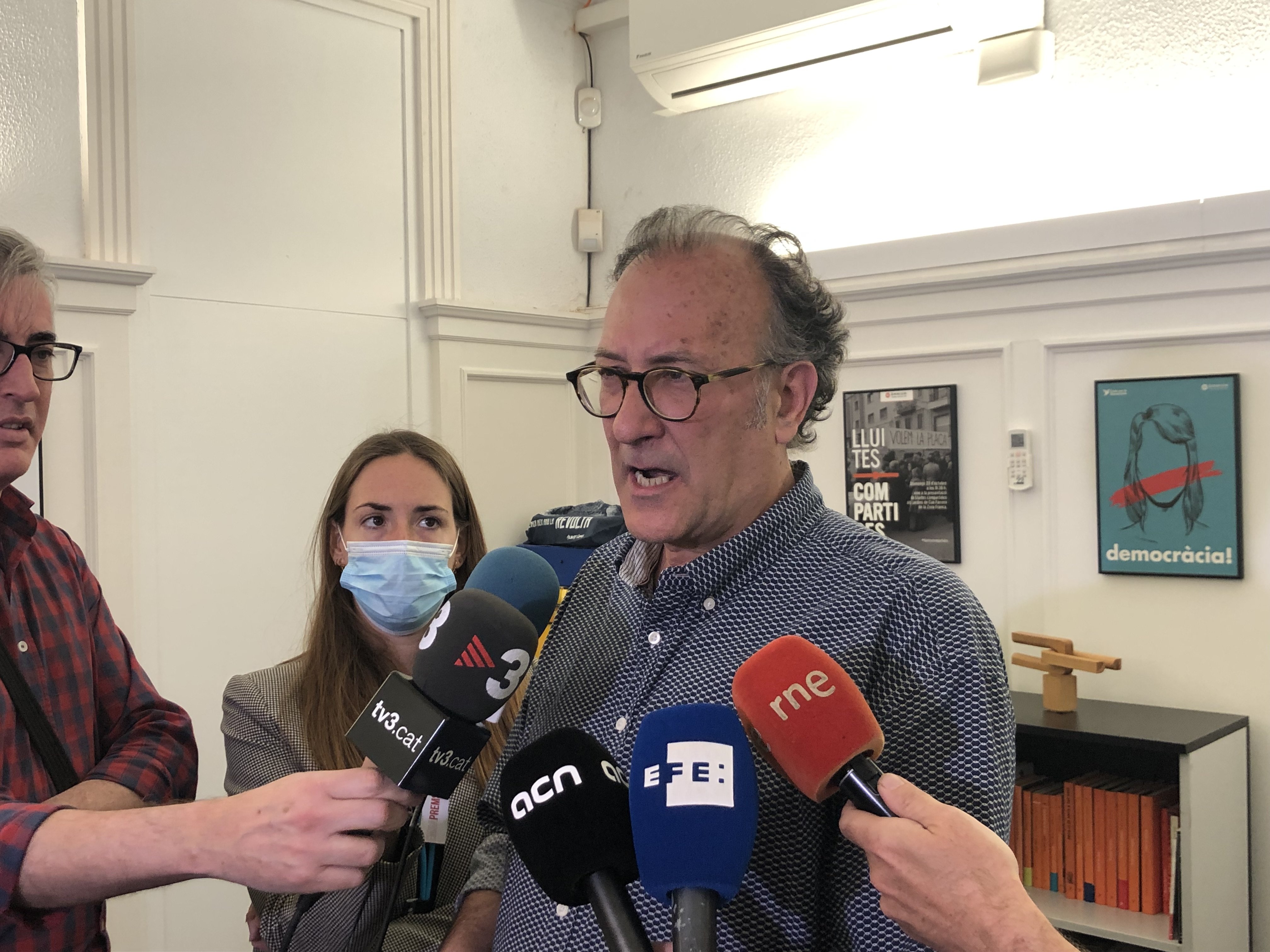 Òmnium acusa a La Moncloa de "desviar la atención de un escándalo internacional"