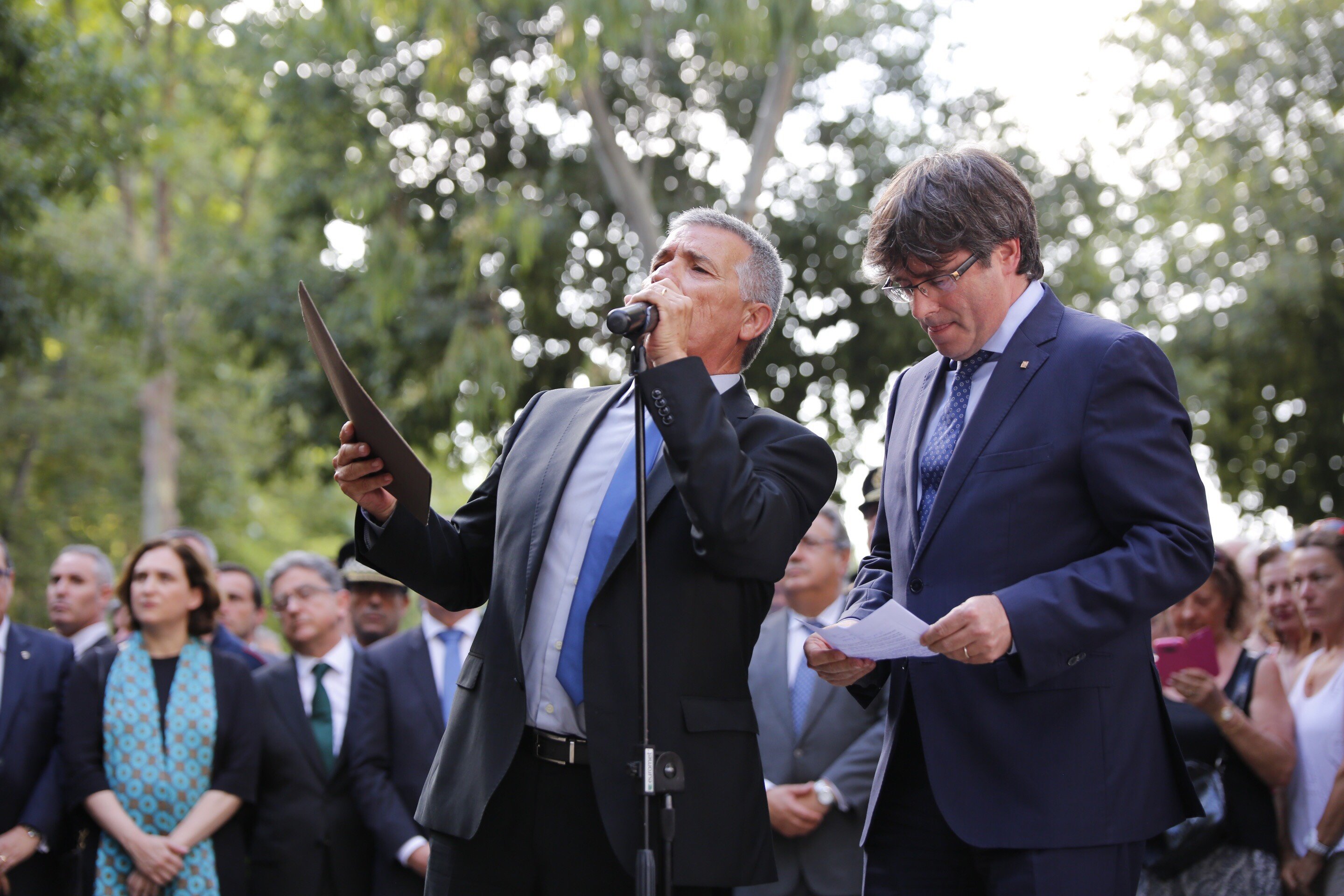 VÍDEO: Escridassen Puigdemont a l'acte d'homenatge a les víctimes d'Hipercor