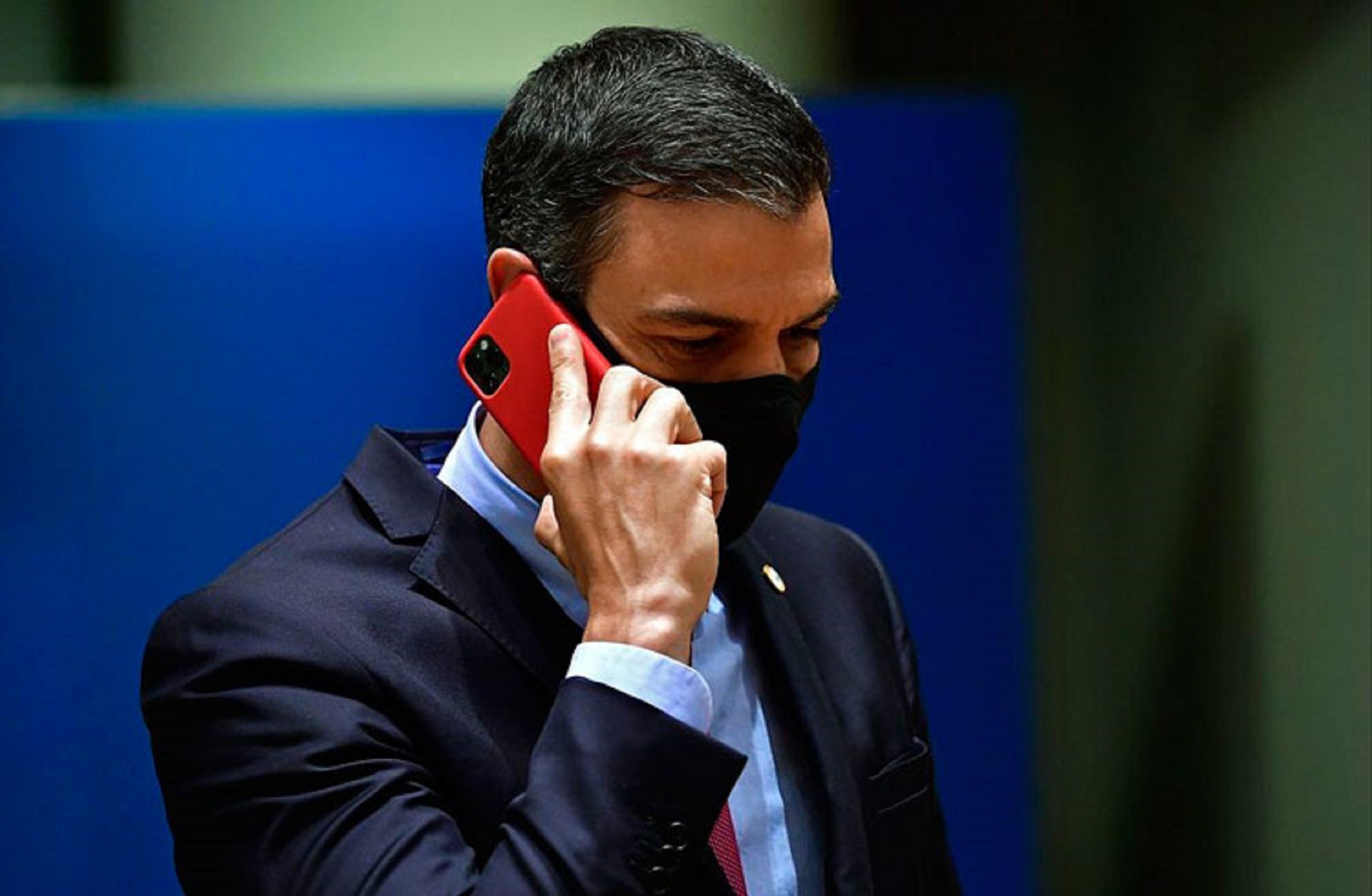 El móvil de Pedro Sánchez, un teléfono de seguridad fabricado por el CNI