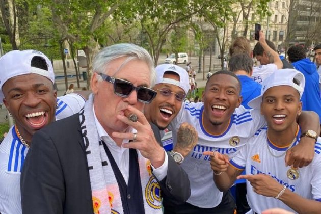 Carlo Ancelotti ulleres de sol pur Vinicius Alaba Rodrygo Militao @RealMadrid