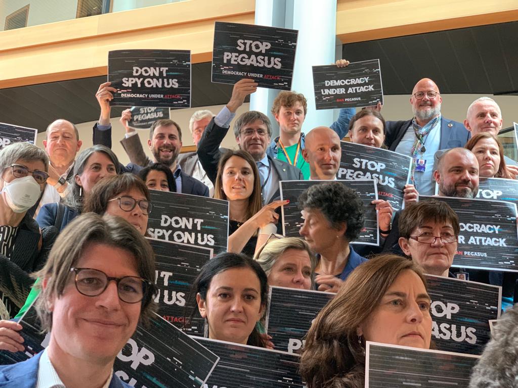 Protesta de eurodiputados contra Pegasus en el Parlamento Europeo   Marta Lasalas