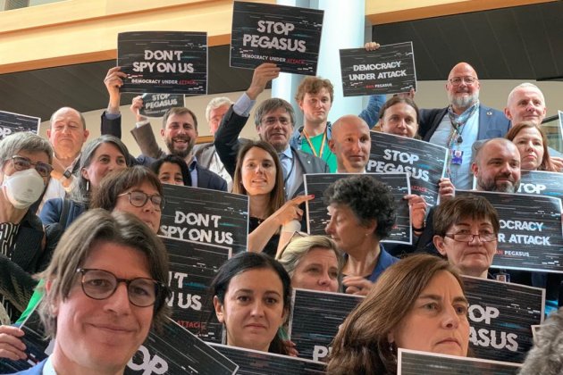 Protesta de eurodiputados contra Pegasus en el Parlamento Europeo   Marta Lasalas