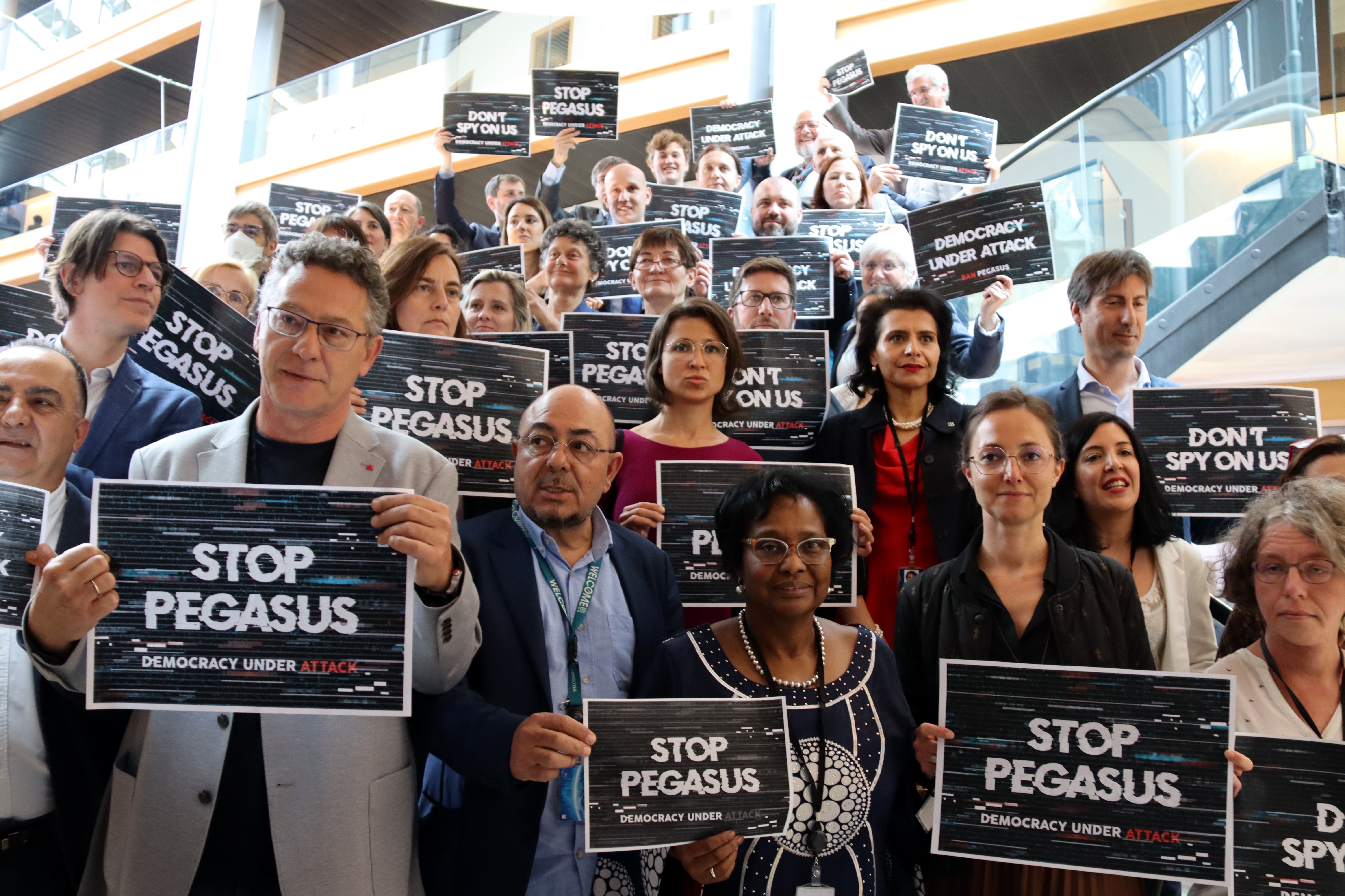 Eurodiputados protestan contra el espionaje con Pegasus a miembros del Parlamento Europeo ACN