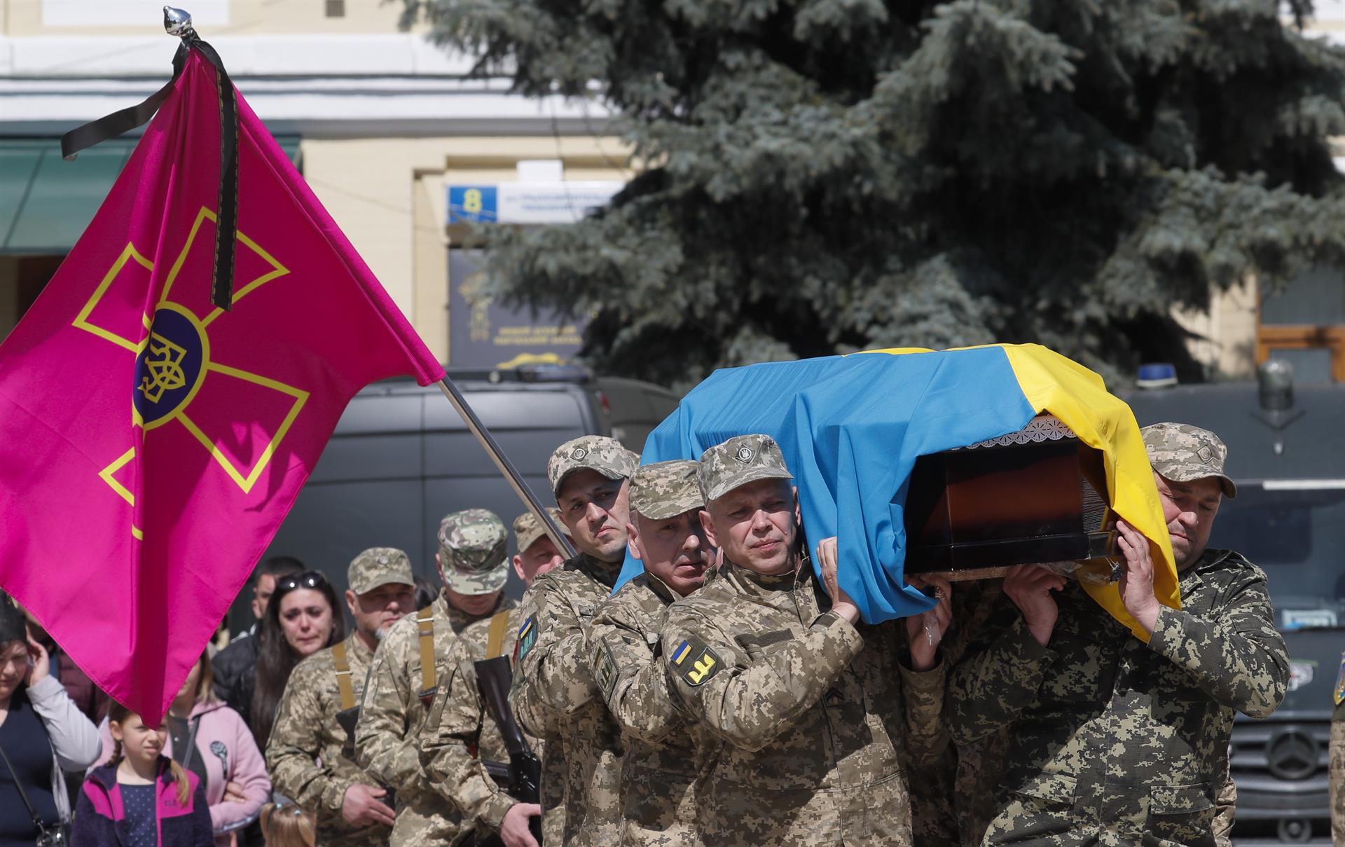 funeral kyiv kiev militar muerto guerra efe