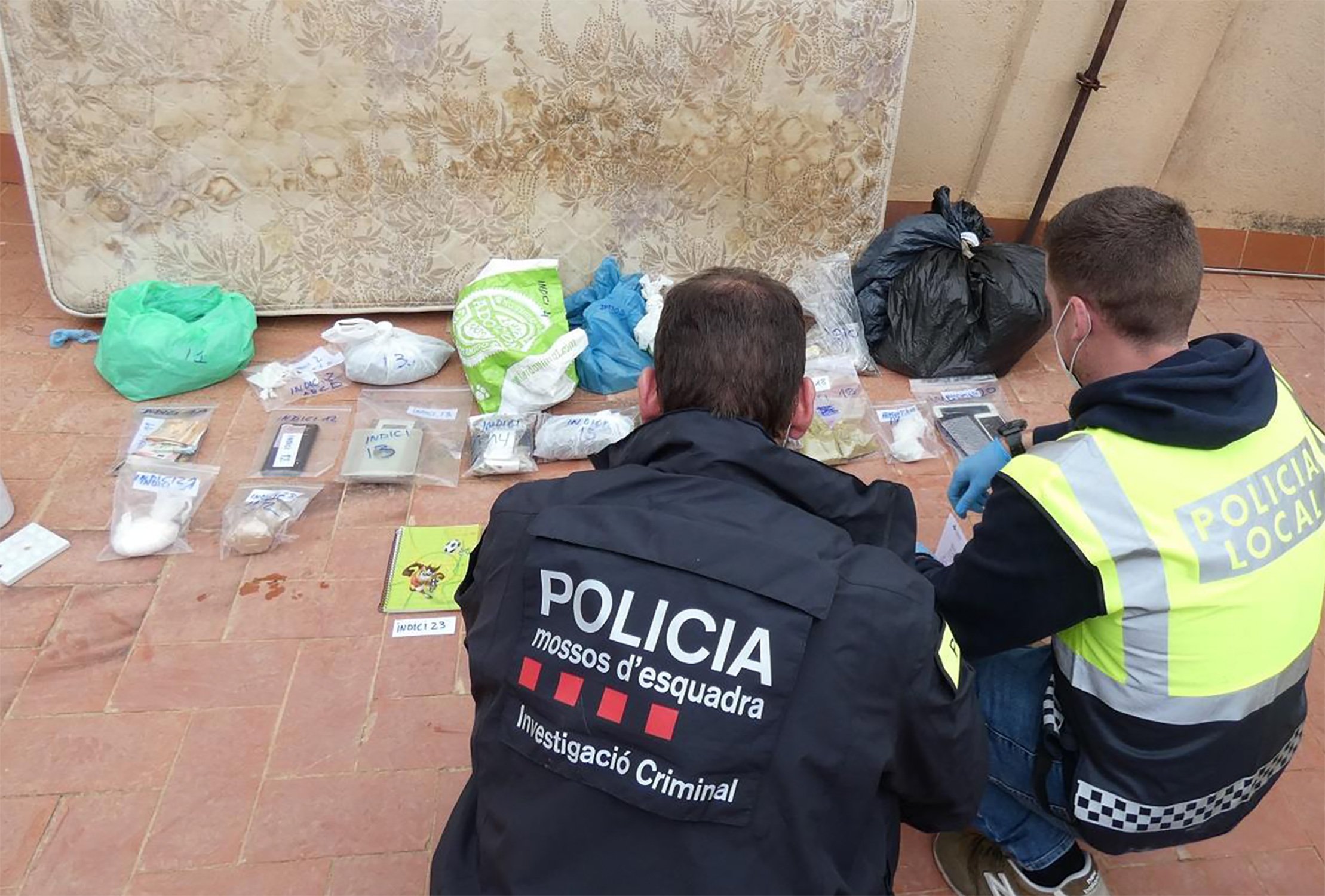 Una de cada tres multas por llevar droga se pierde: los laboratorios de los Mossos, colapsados