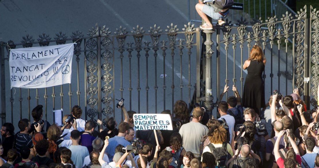 La condena de 3 años de prisión para ocho jóvenes por el 'asedio' al Parlament, prescrita