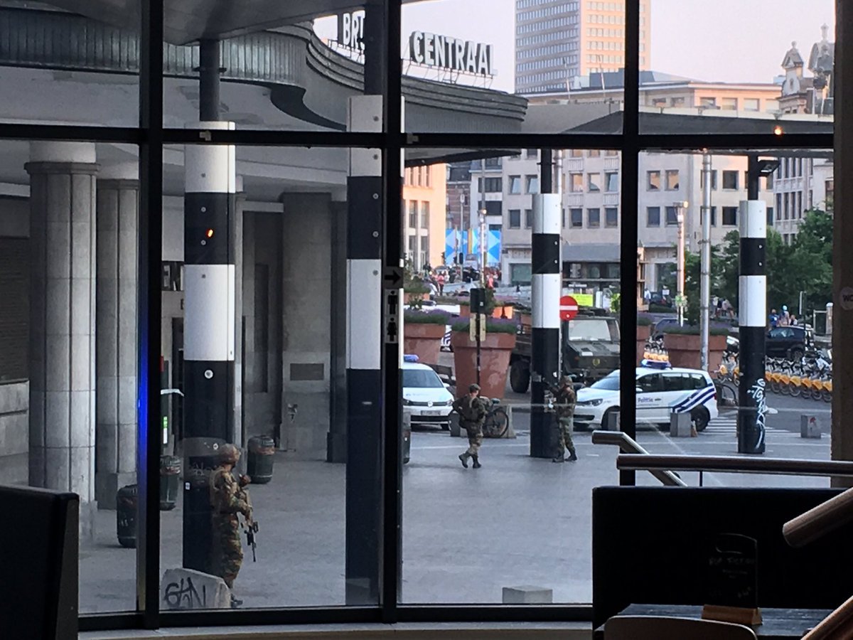 Desallotgen l'estació central de Brussel·les