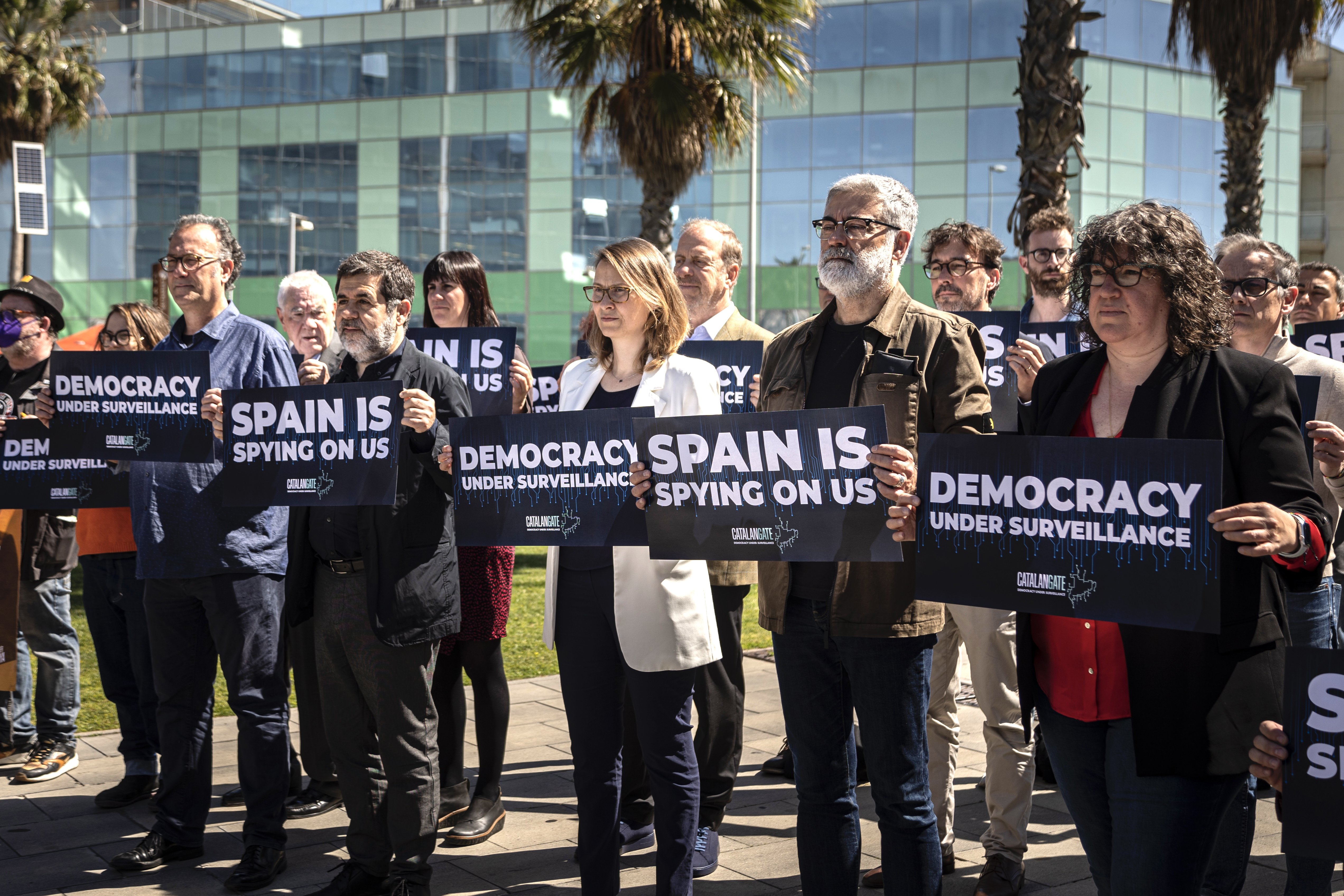 Una veintena de espiados denuncian el CatalanGate ante Pedro Sánchez y Von der Leyen