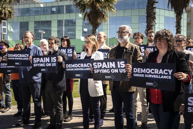 CATALANGATE protesta frente Hotel Vela W Meritxell Serret (ERC), Xavier Antich, David Fernández, Carles Riera, Albert Batet, Jordi sánchez, Eulàlia Reguant - Foto: Montse Giralt CATALANGATE protesta frente Hotel Vela W Meritxell Serret (ERC), Xavier Antich, David Fernández, Carles Riera, Albert Batet, Jordi sánchez, Eulàlia Reguant - Foto: Montse Giralt