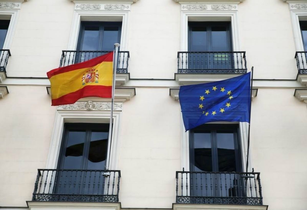 Brussel·les ajorna la multa pel dèficit d'Espanya