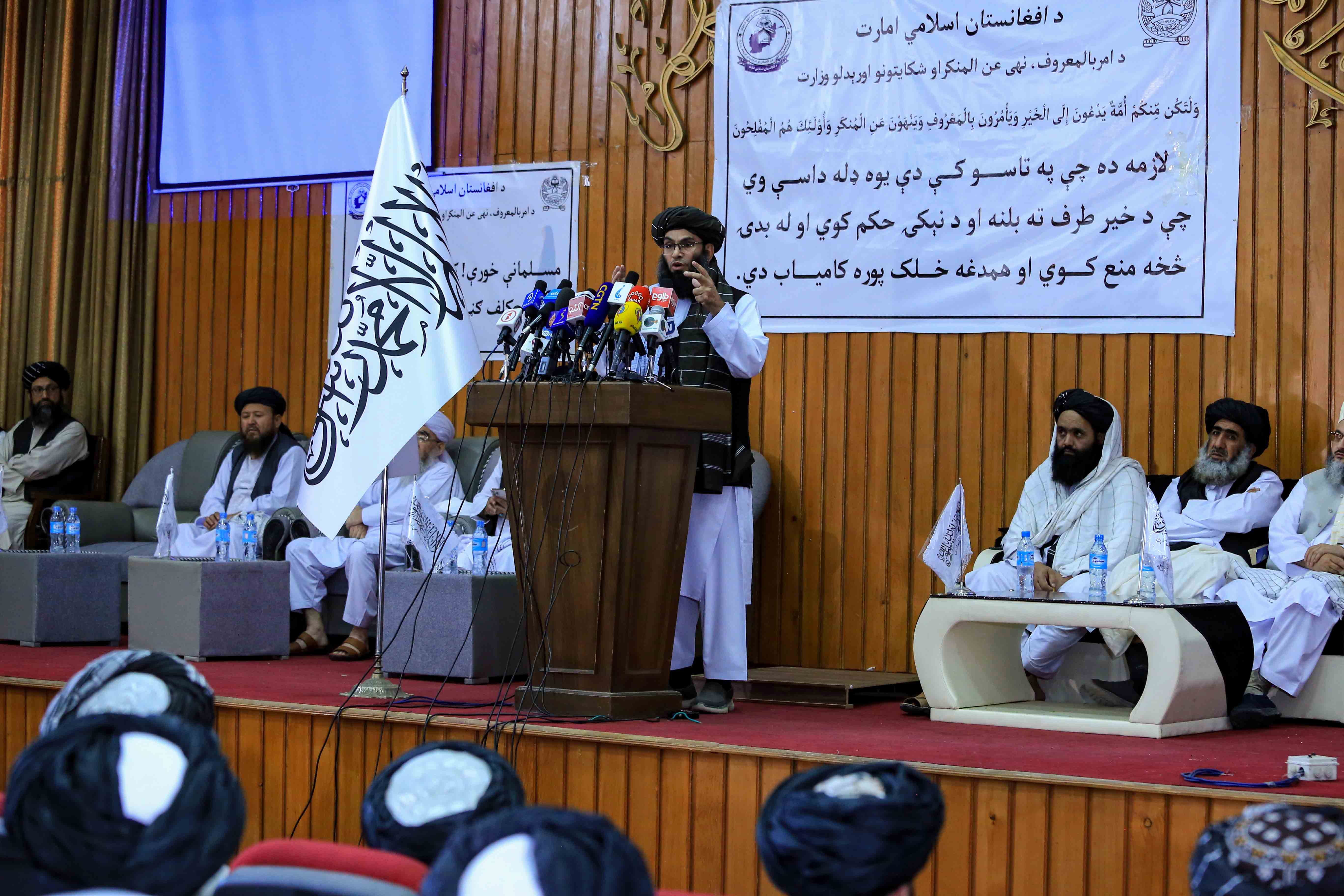 Els talibans imposen el burca obligatori a l'Afganistan
